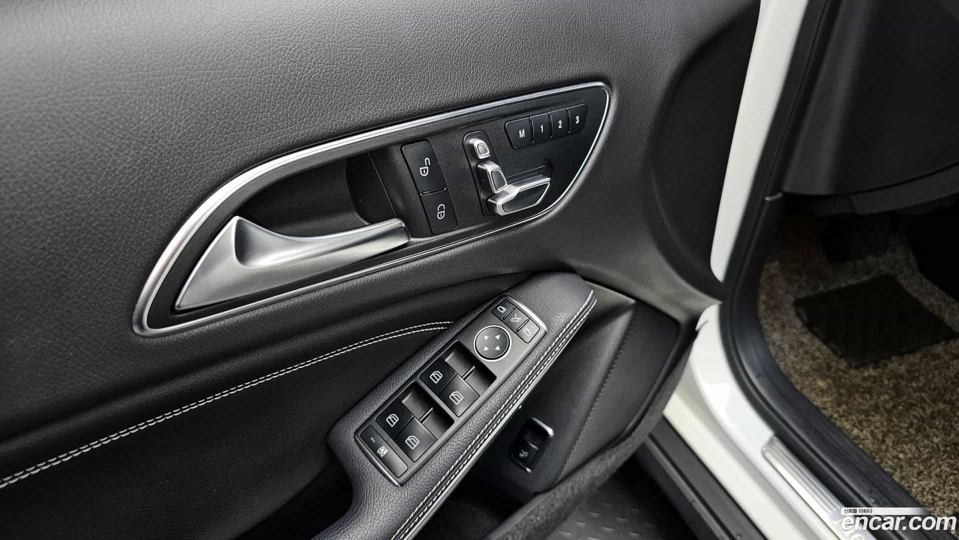 GLA-Class Mercedes-Benz 2019.3-OPTION-021