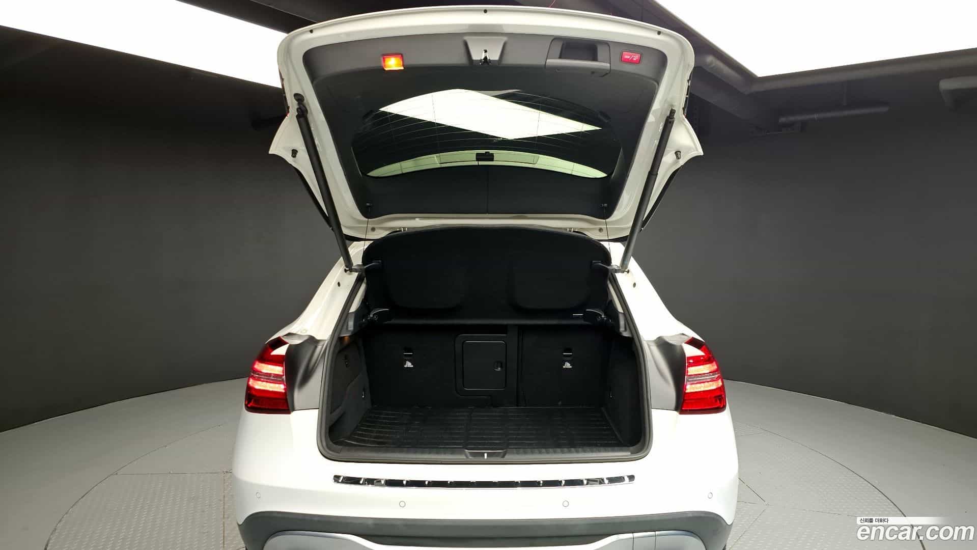 GLA-Class Mercedes-Benz 2019.3-OPTION-024