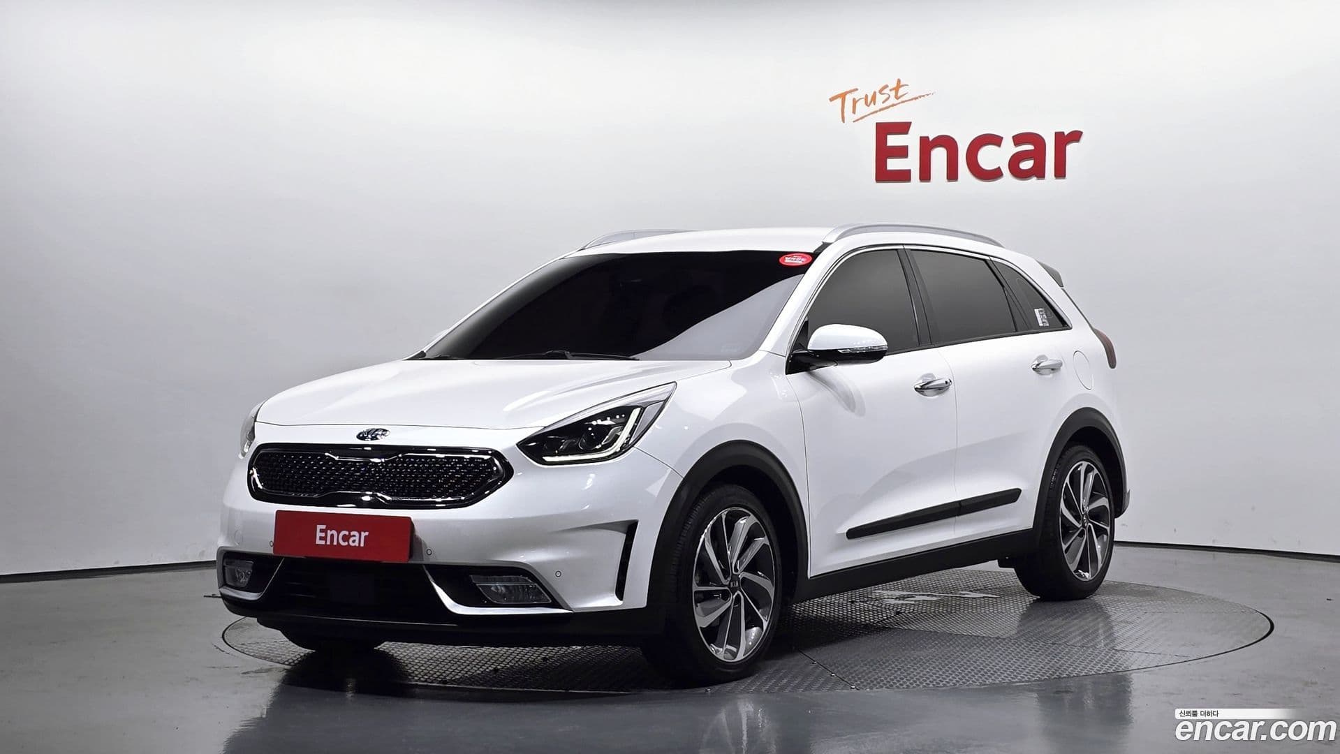 Main__Slider__Photo:Niro Kia 2017.11-0