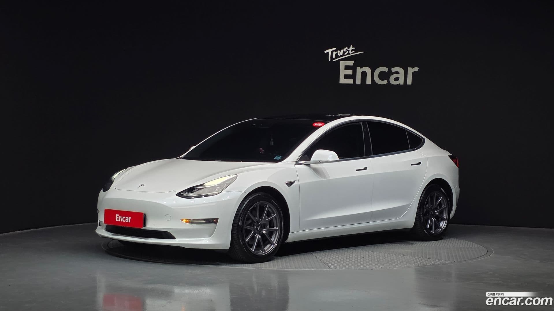 Main__Slider__Photo:Model 3 Tesla 2020.5-0