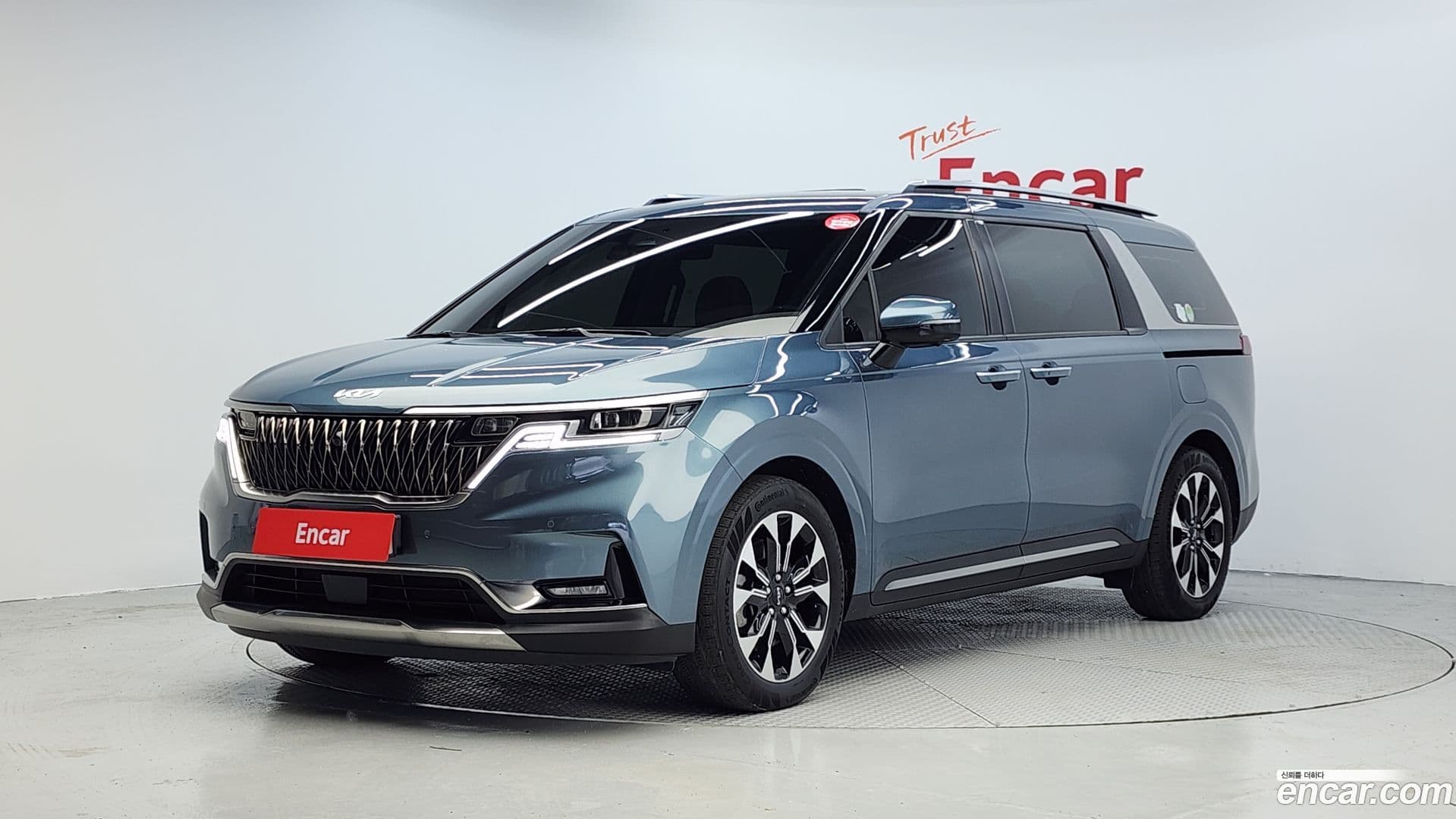 Main__Slider__Photo:Canival Kia 2023.4-0