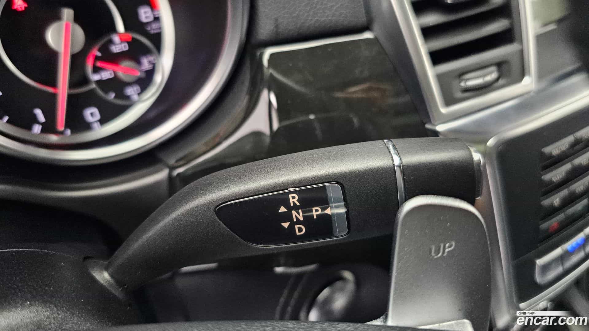 M-class Mercedes-Benz 2014.7-INNER-009