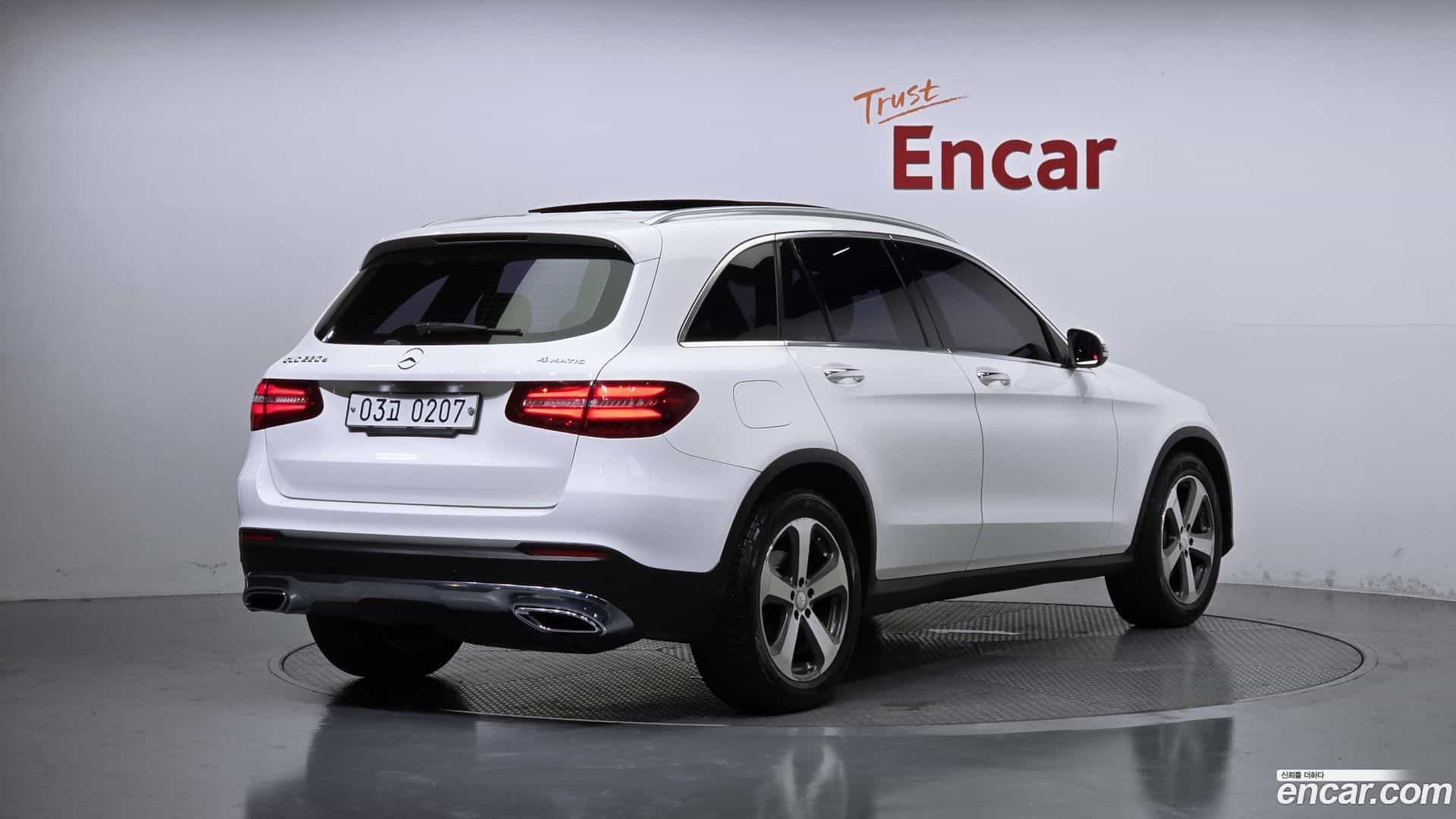 GLC-Class Mercedes-Benz 2016.0-OUTER-002