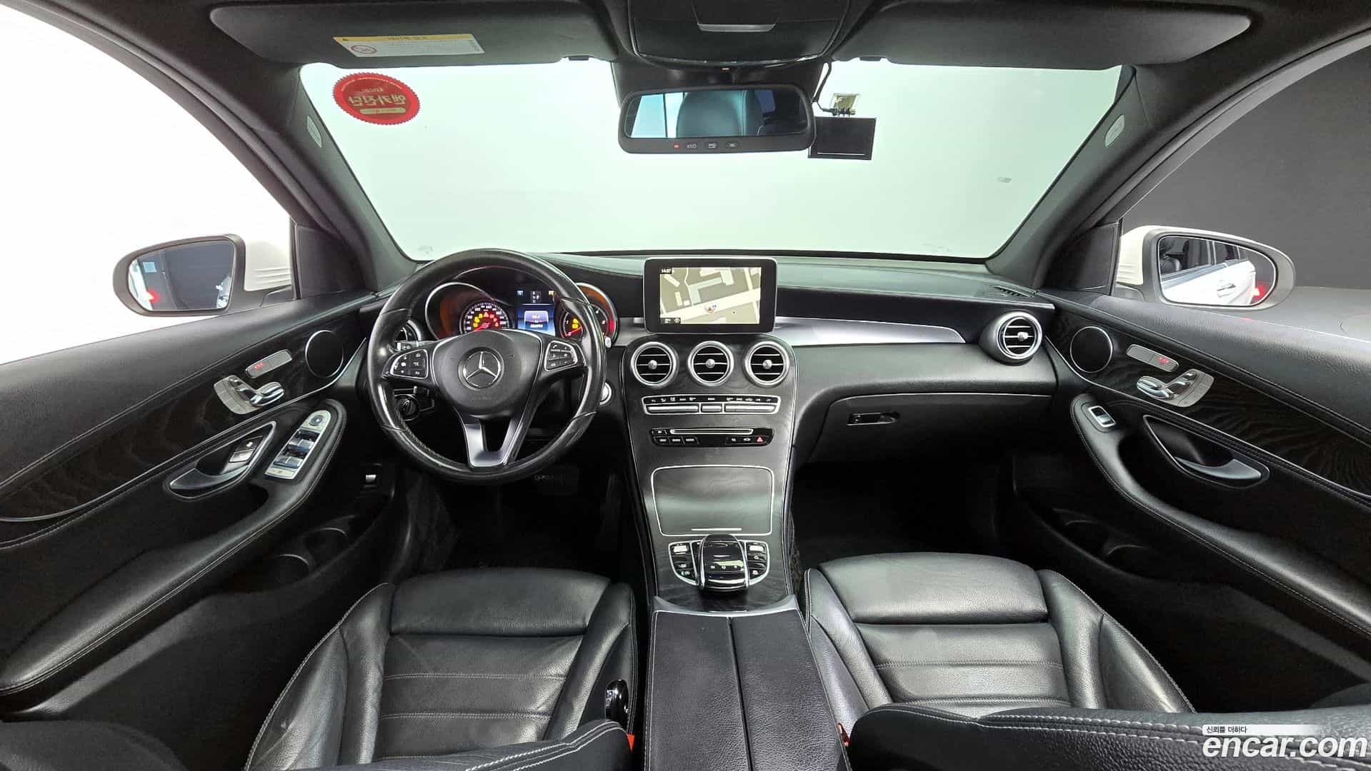 GLC-Class Mercedes-Benz 2016.0-INNER-007