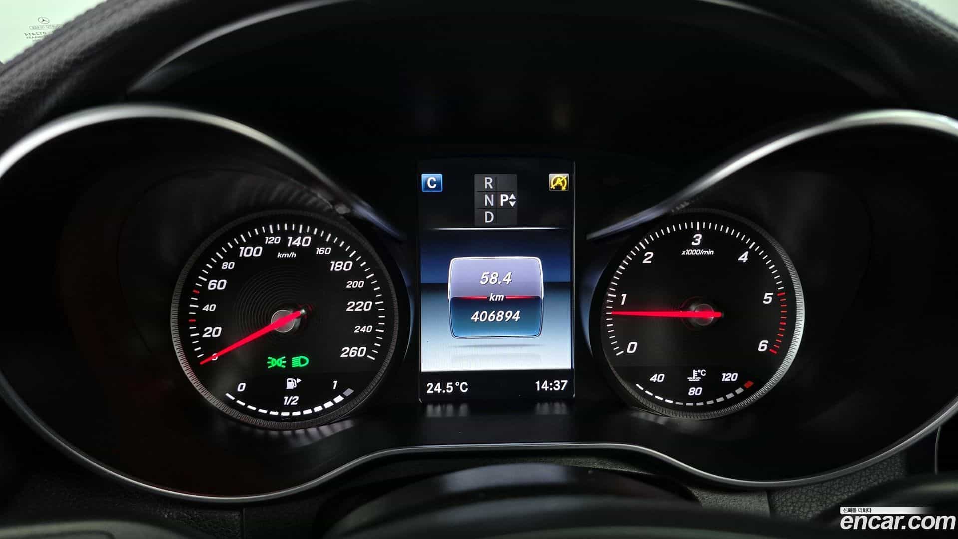 GLC-Class Mercedes-Benz 2016.0-INNER-008