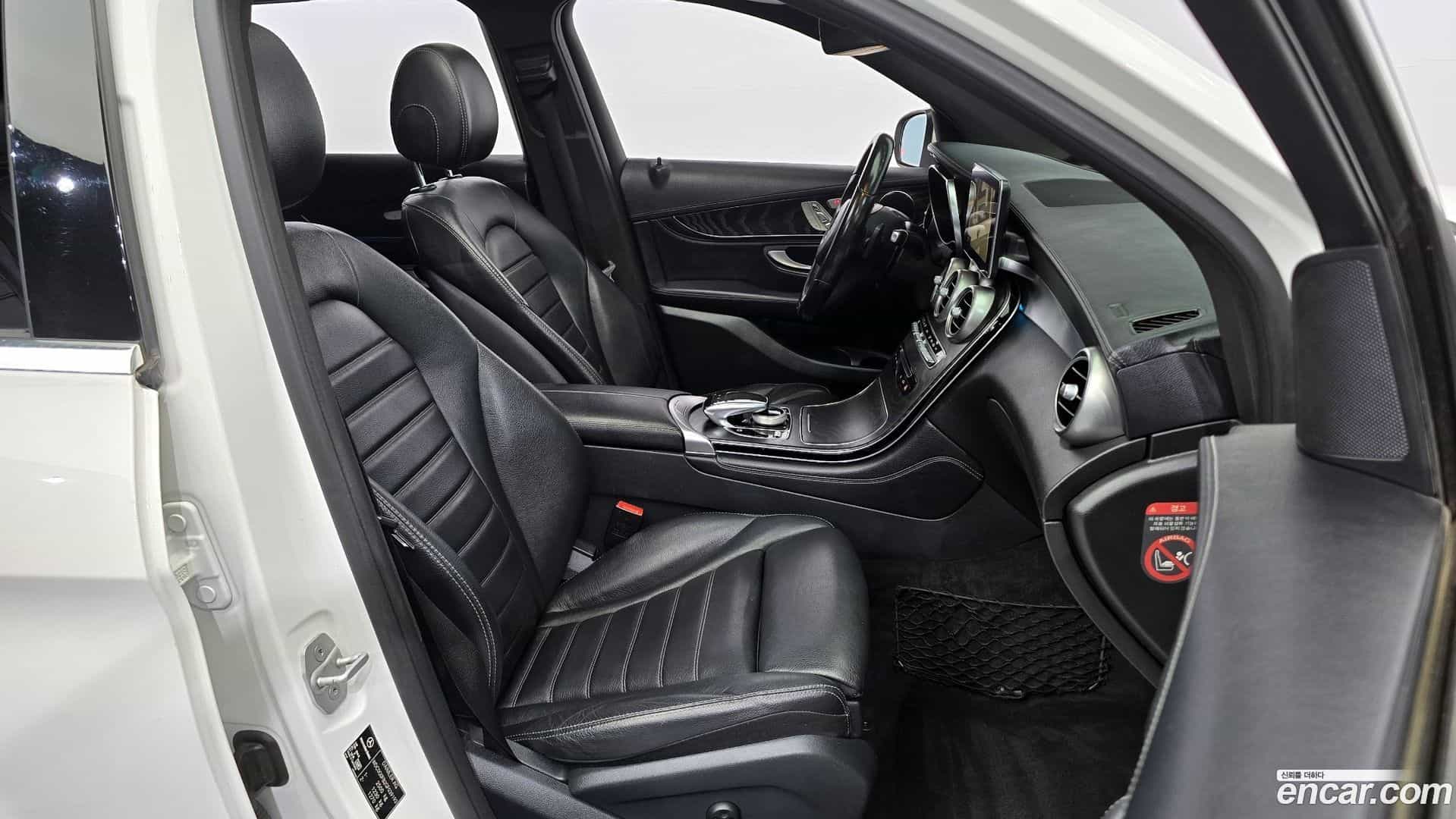 GLC-Class Mercedes-Benz 2016.0-OPTION-015