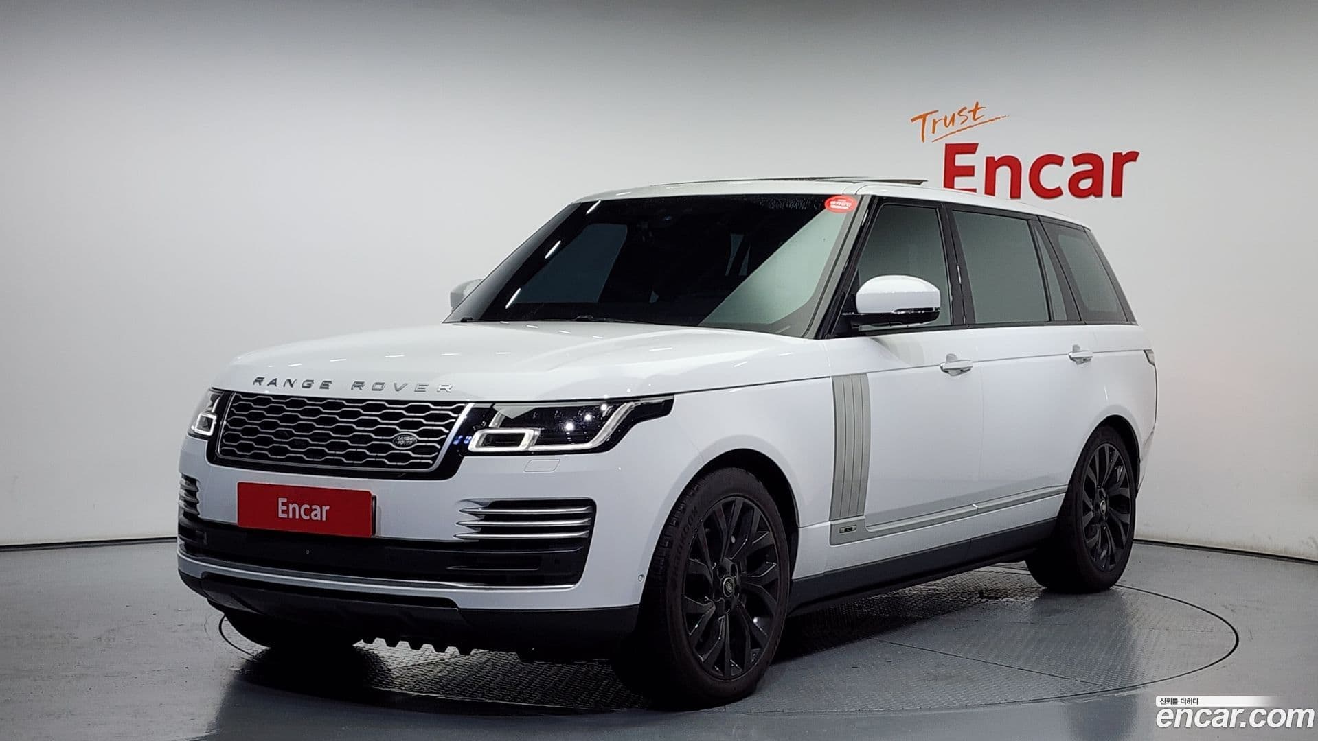 Main__Slider__Photo:Range Rover Land Rover 2019.5-0