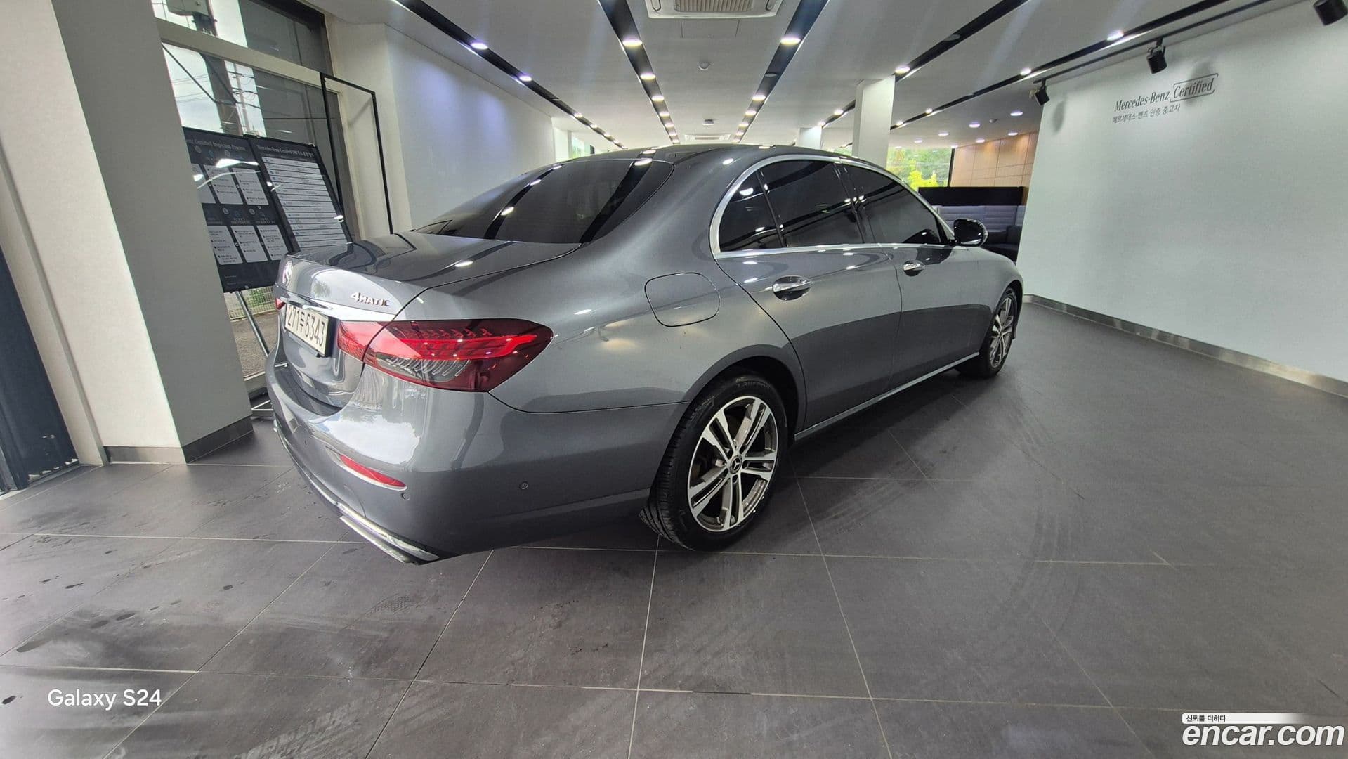 Main__Slider__Photo:E-Class Mercedes-Benz 2021.7-0