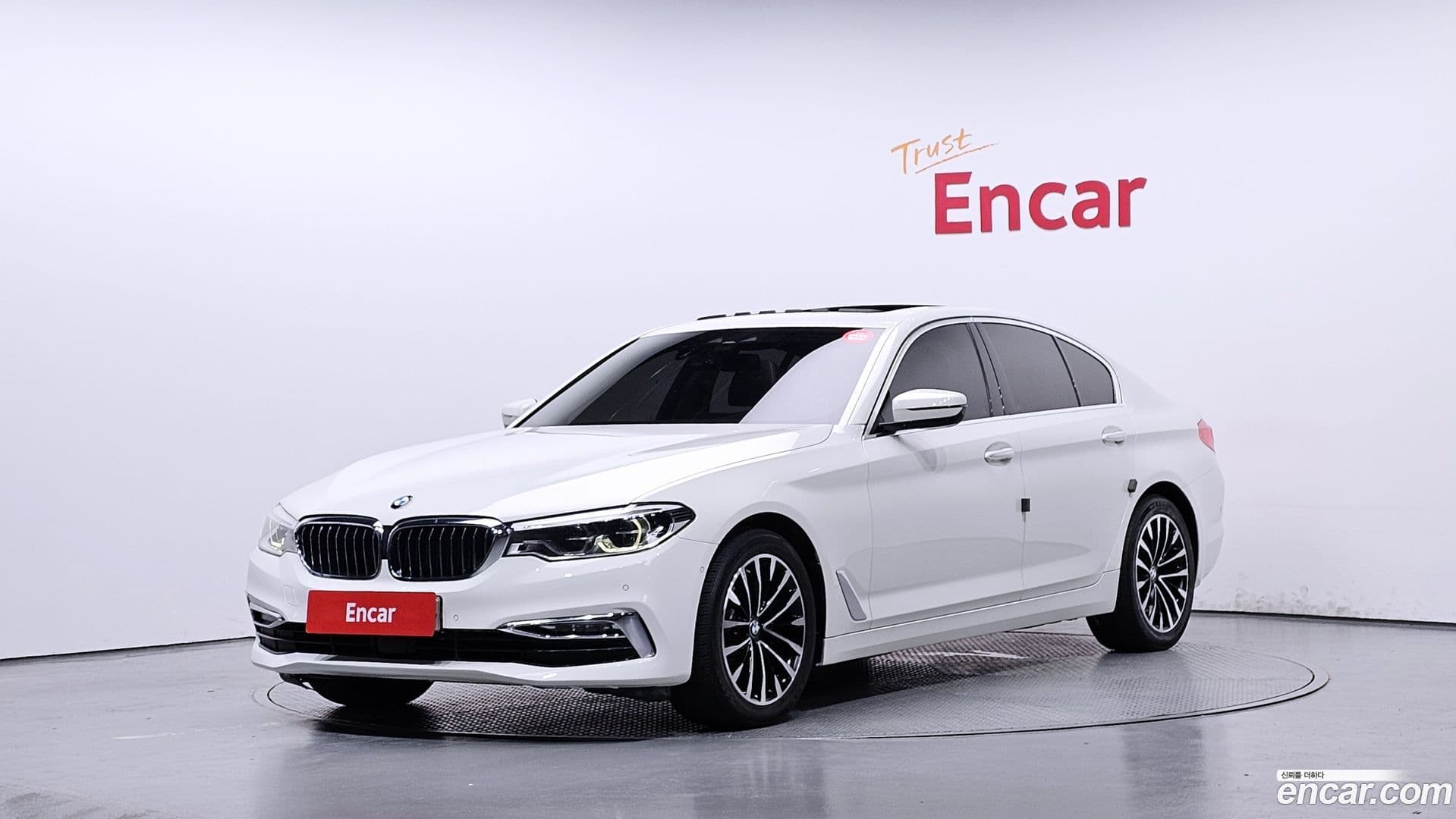 Main__Slider__Photo:5-Series BMW 2018.5-0