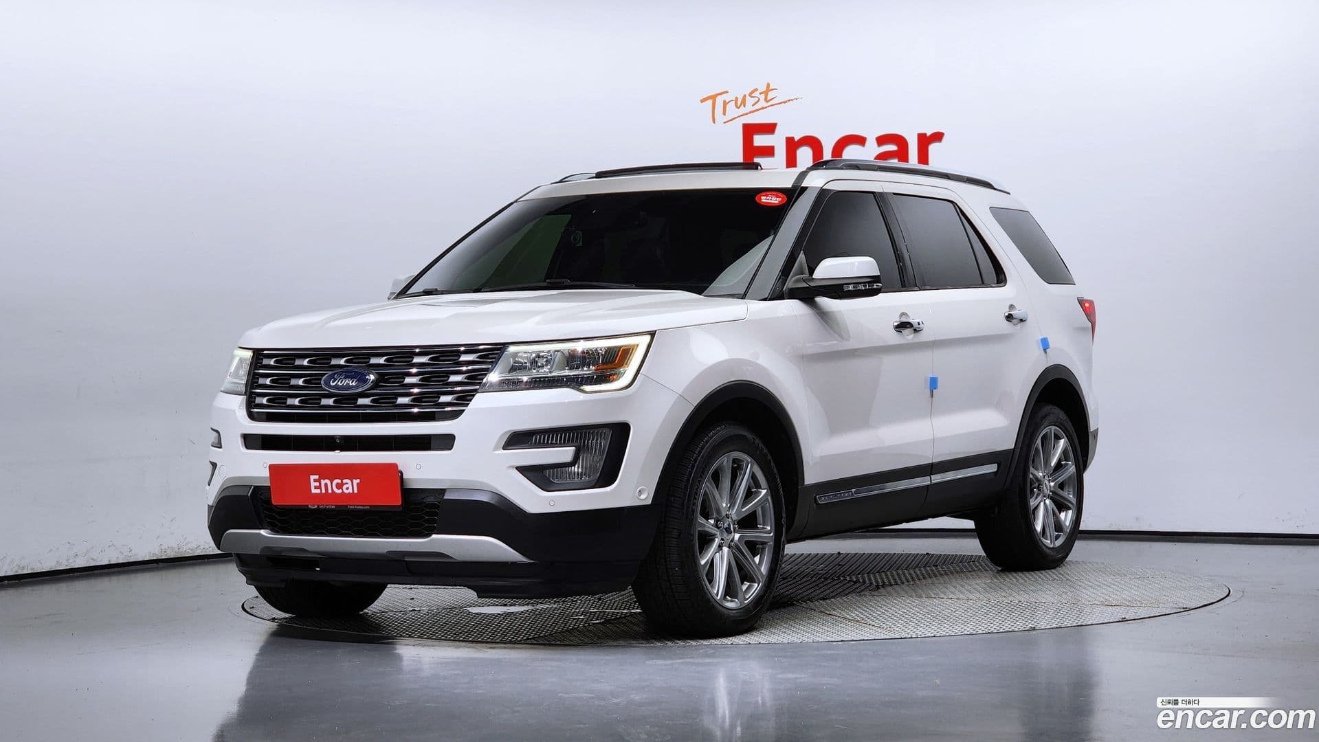 Main__Slider__Photo:Explorer Ford 2017.11-0