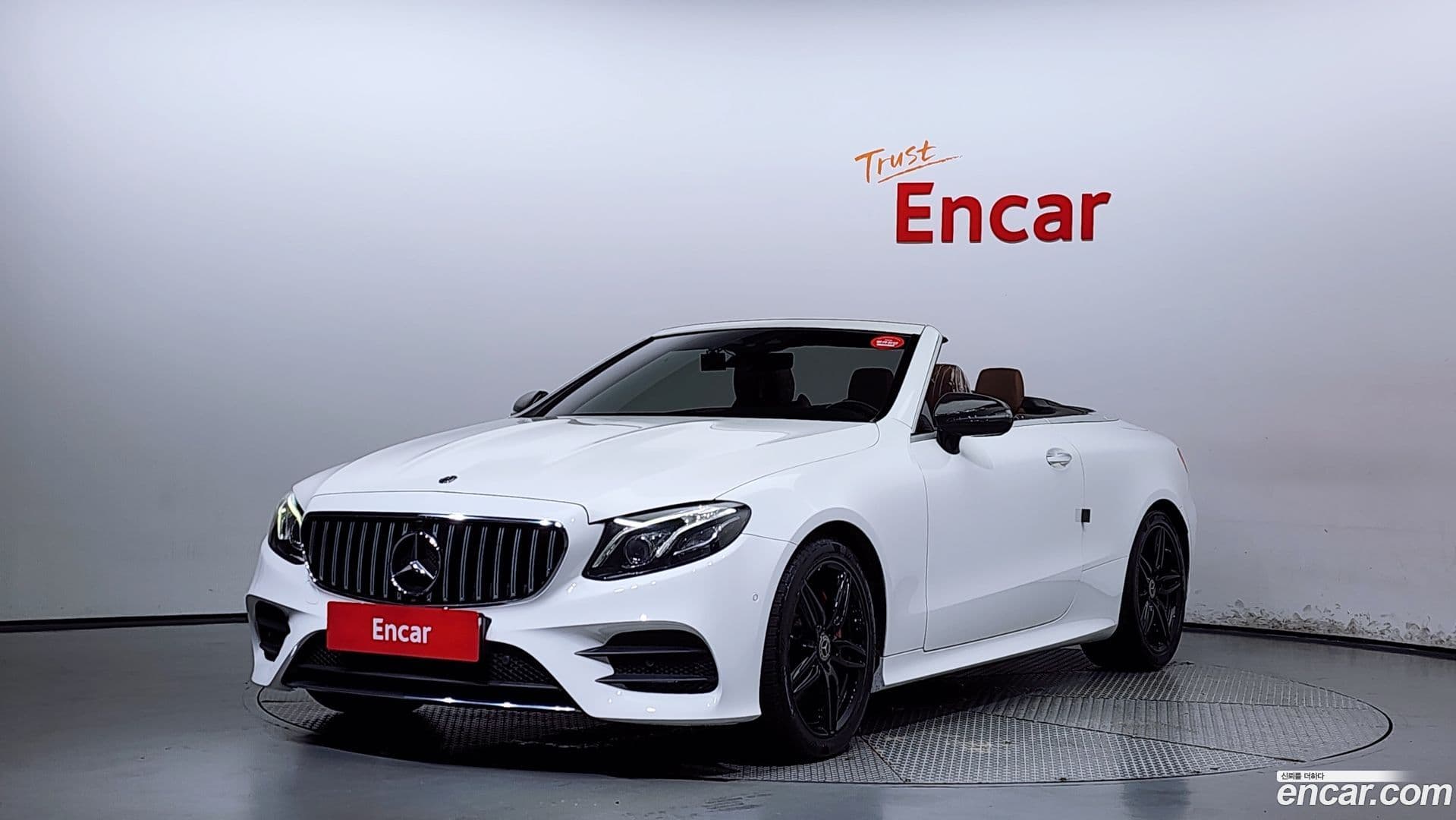Main__Slider__Photo:E-Class Mercedes-Benz 2018.11-0