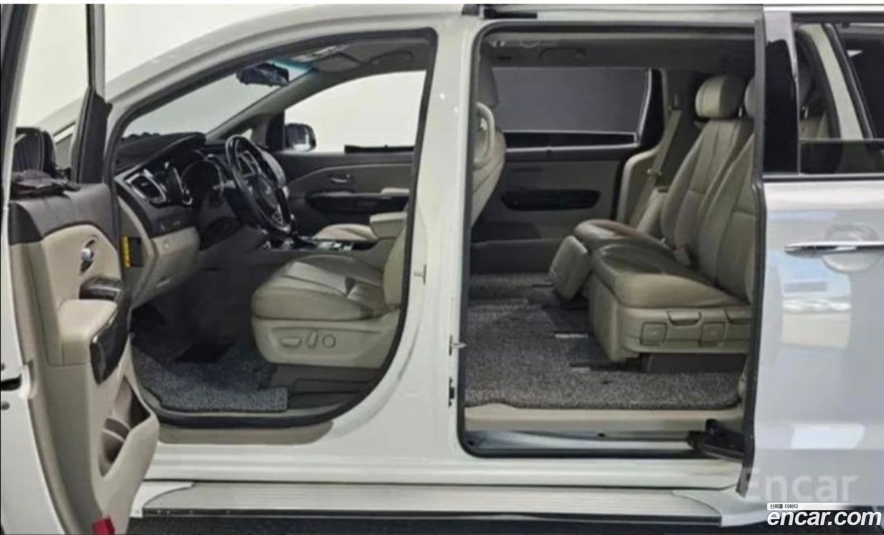 Main__Slider__Photo:Canival Kia 2015.10-0