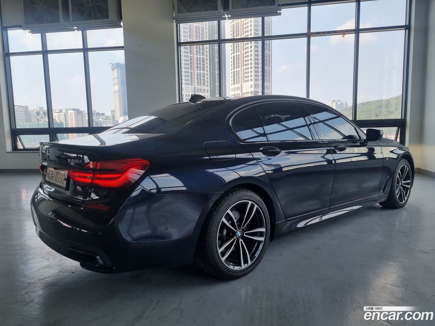 Main__Slider__Photo:7-Series BMW 2016.10-0