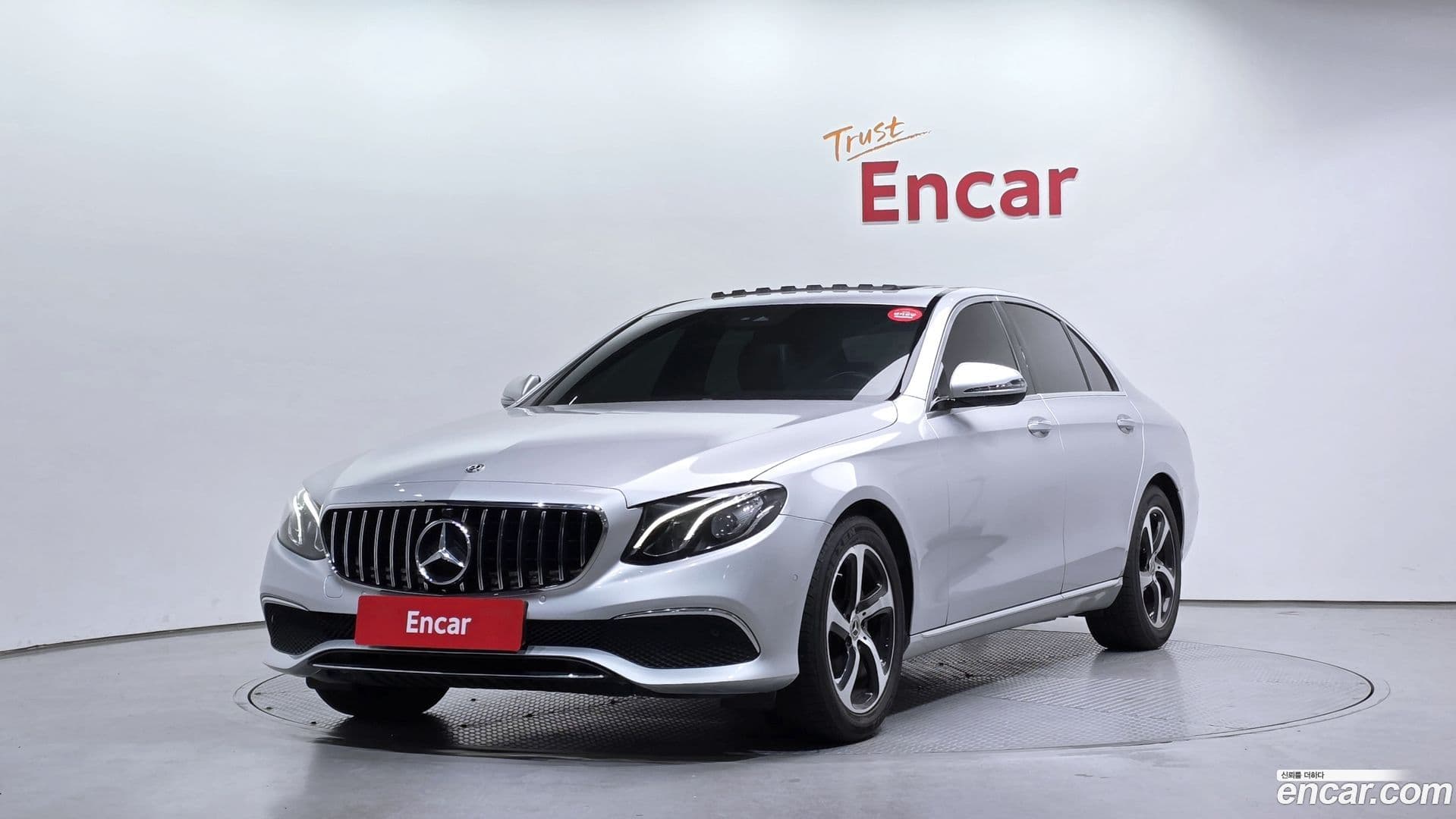 Main__Slider__Photo:E-Class Mercedes-Benz 2020.2-0