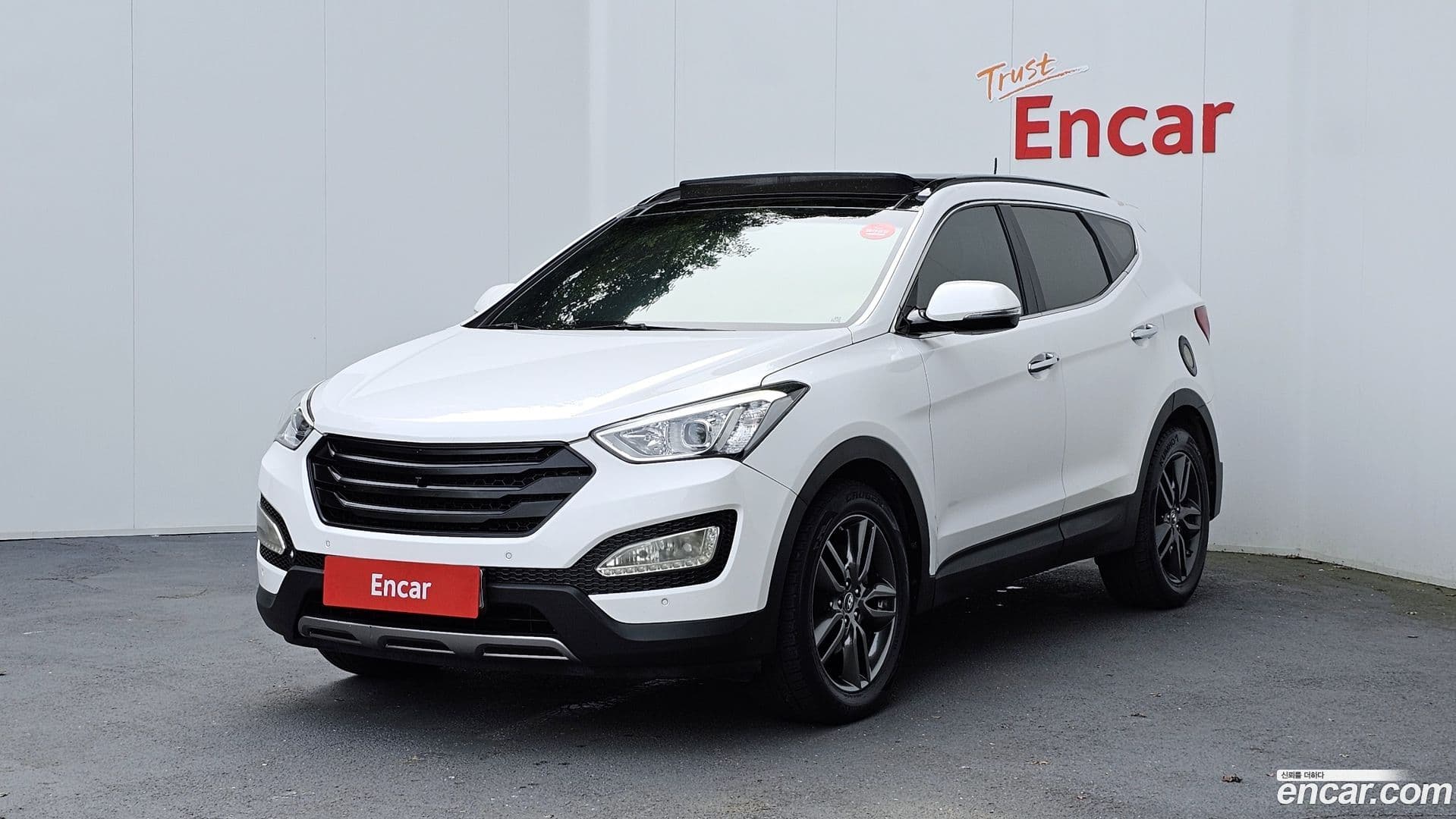 Main__Slider__Photo:Santafe Hyundai 2014.3-0