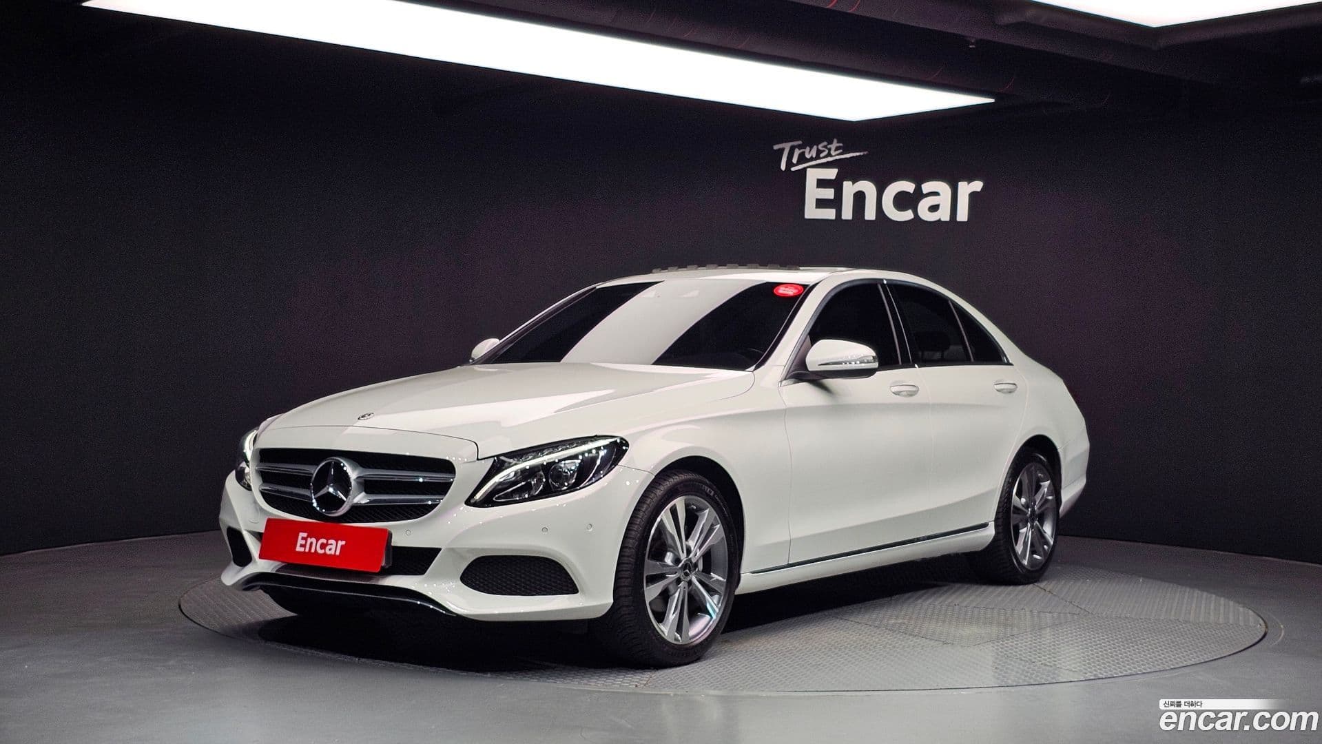 Main__Slider__Photo:C-Class Mercedes-Benz 2017.10-0