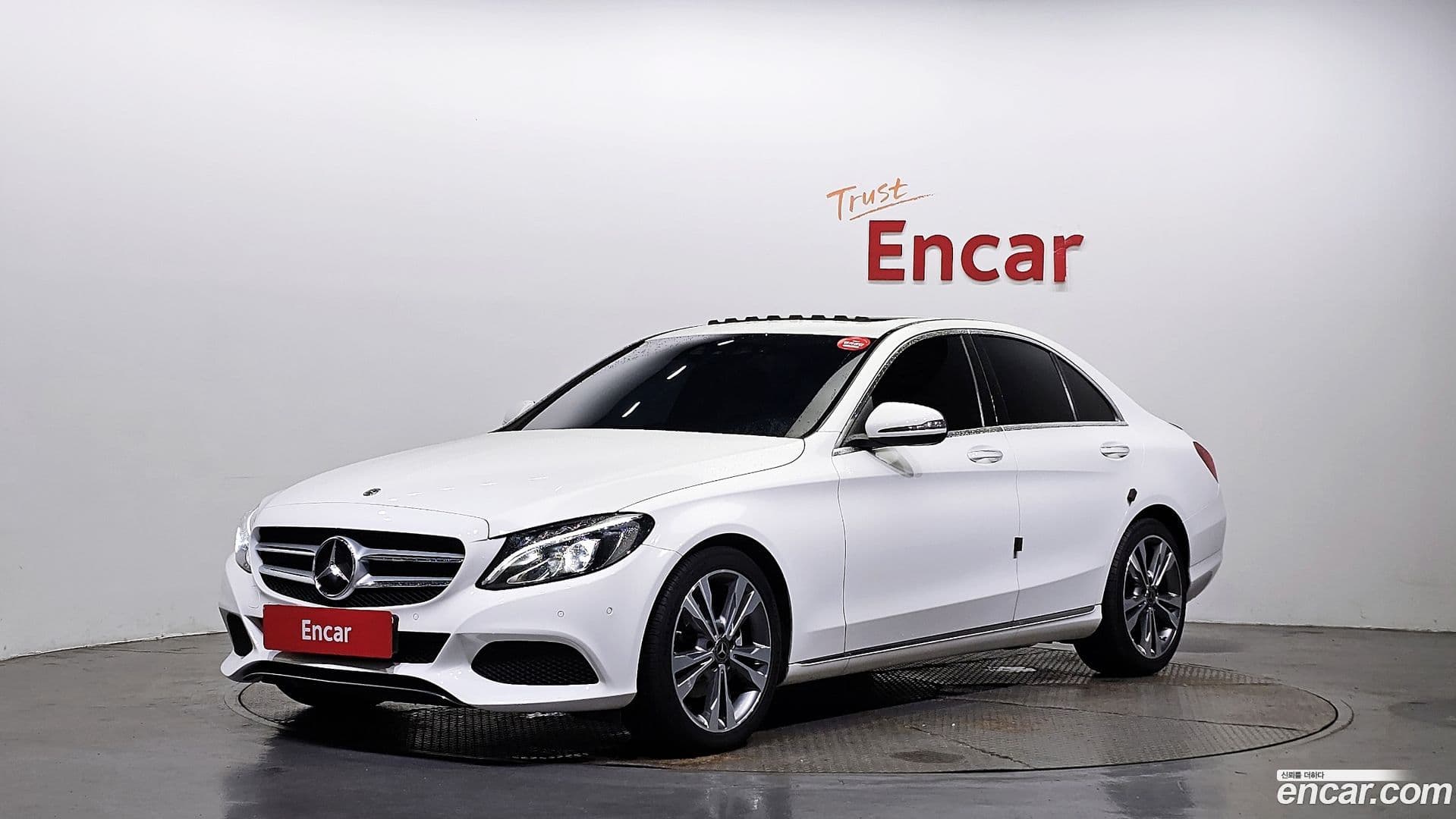 Main__Slider__Photo:C-Class Mercedes-Benz 2018.2-0