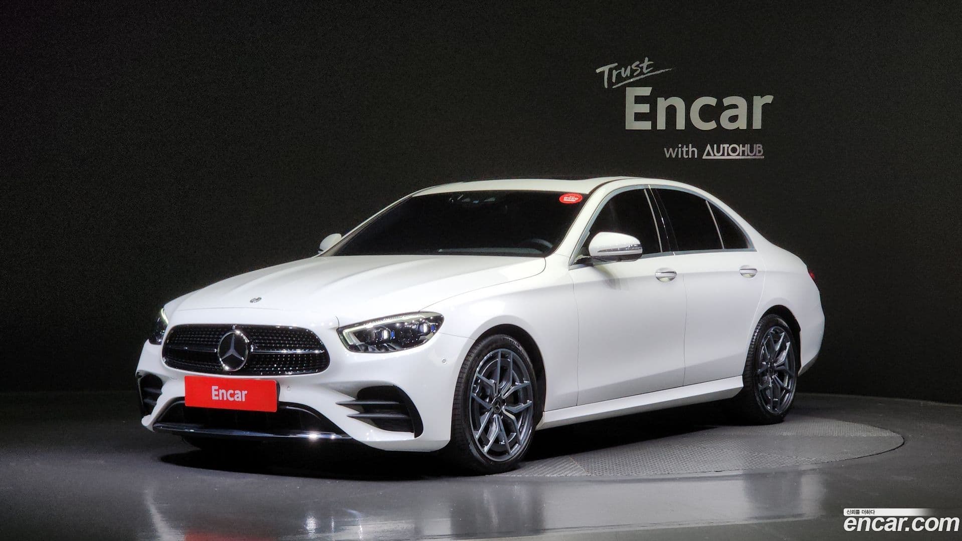 Main__Slider__Photo:E-Class Mercedes-Benz 2020.9-0