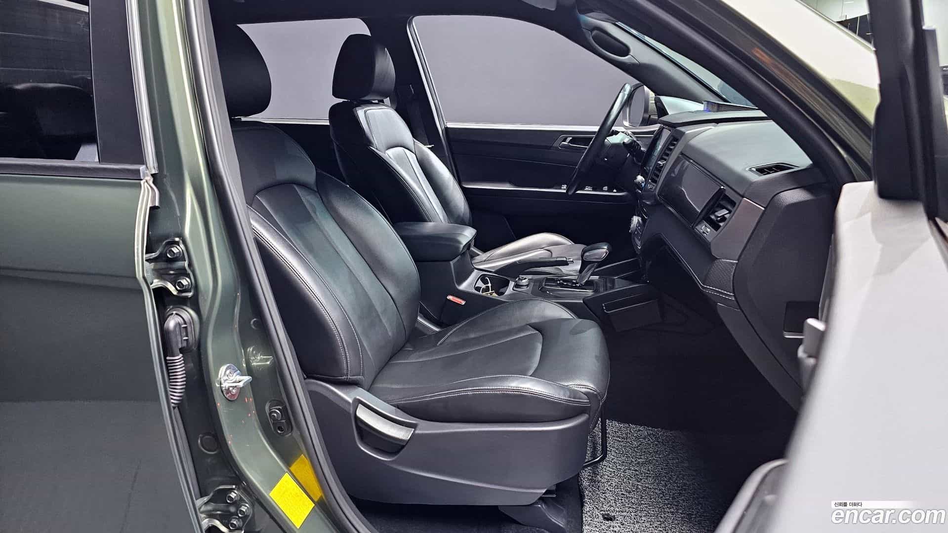 Rexton KG Mobility 2022.7-INNER-010