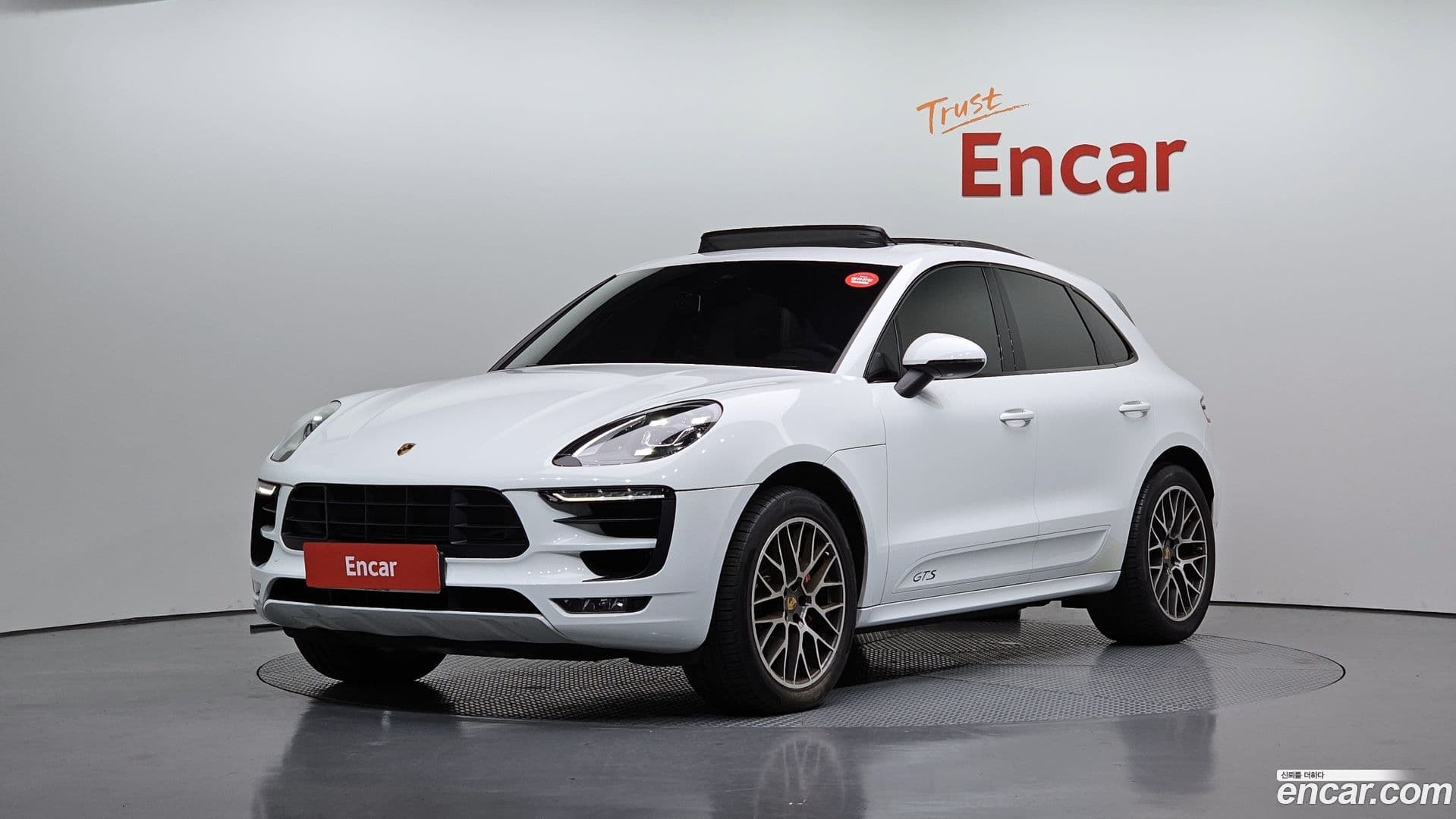 Main__Slider__Photo:Macan Porsche 2018.3-0