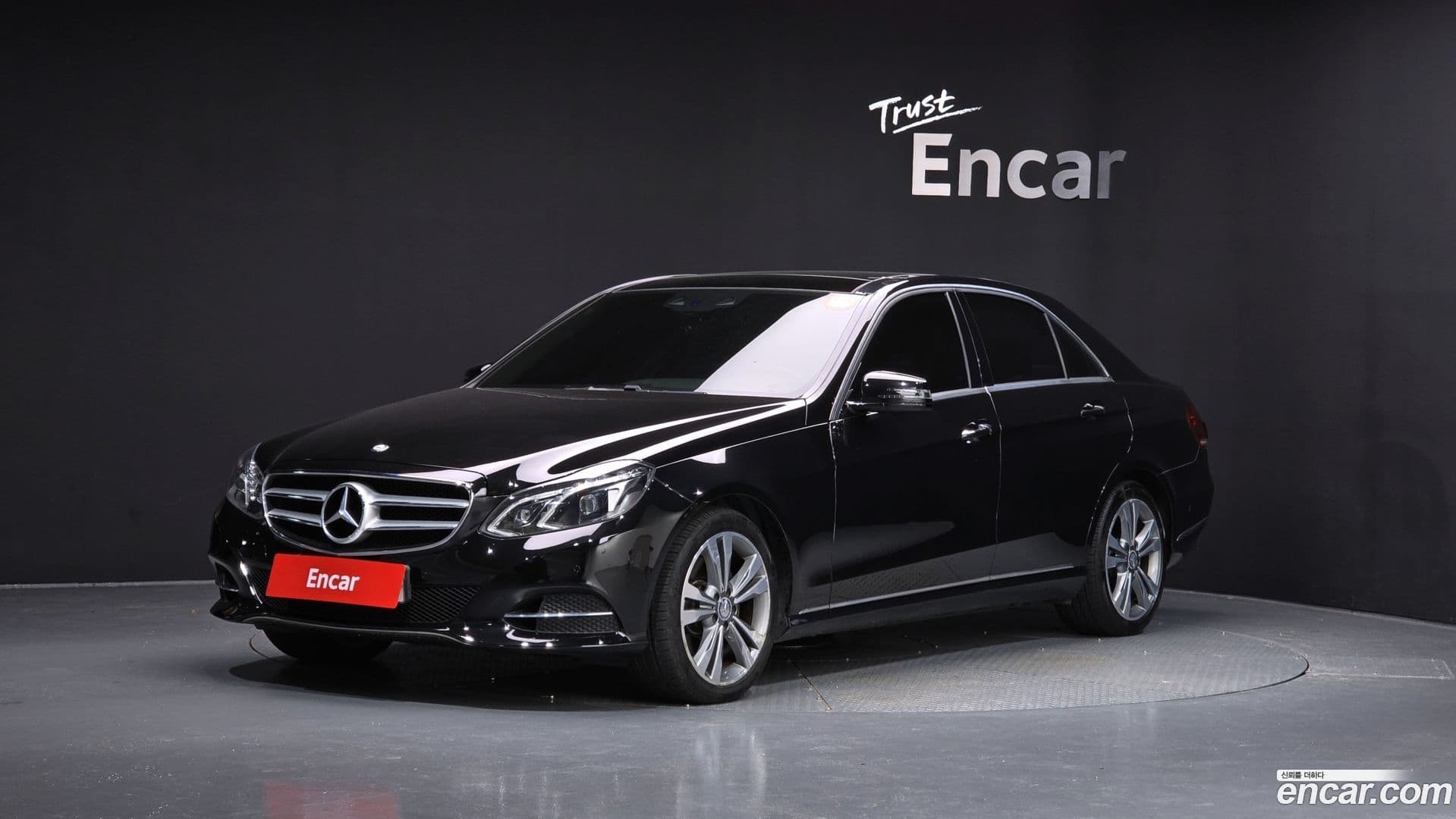 Main__Slider__Photo:E-Class Mercedes-Benz 2014.9-0