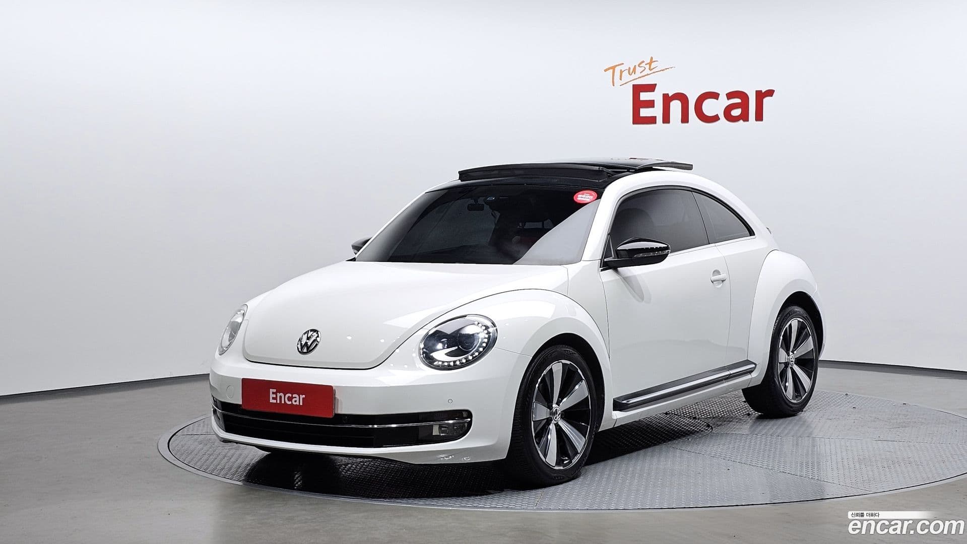Main__Slider__Photo:Beatle Volkswagen 2013.8-0