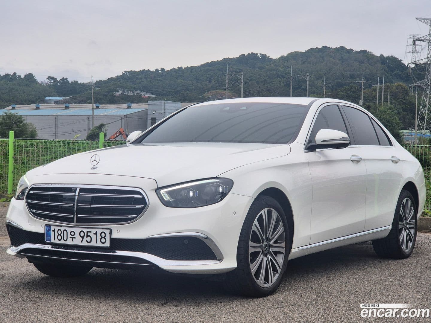 Main__Slider__Photo:E-Class Mercedes-Benz 2022.9-0