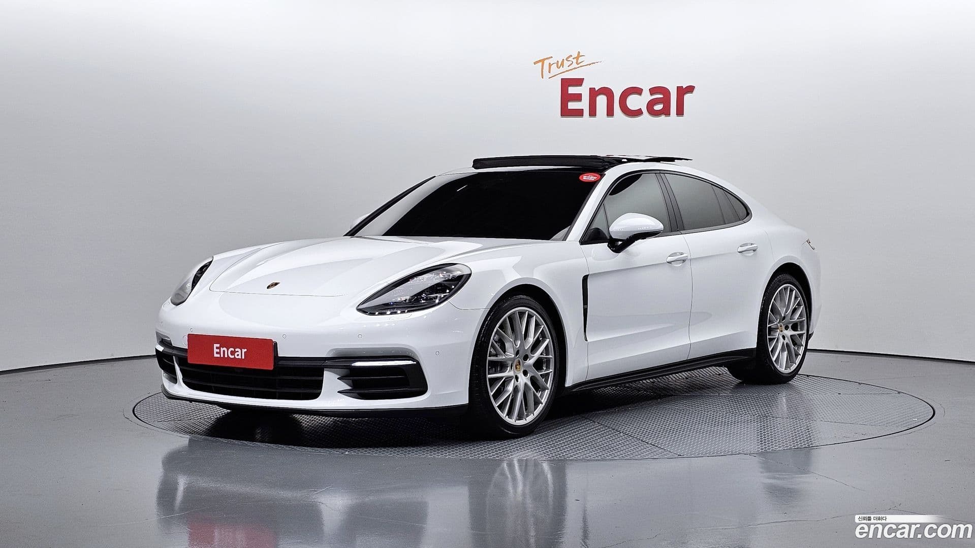 Main__Slider__Photo:Panamera Porsche 2018.5-0