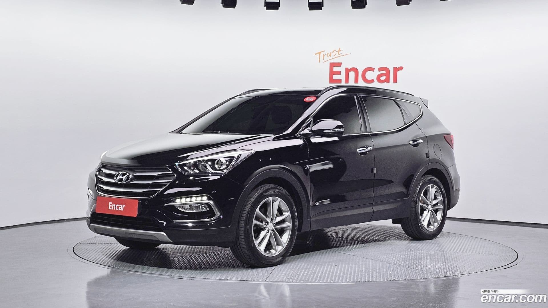 Main__Slider__Photo:Santafe Hyundai 2017.0-0