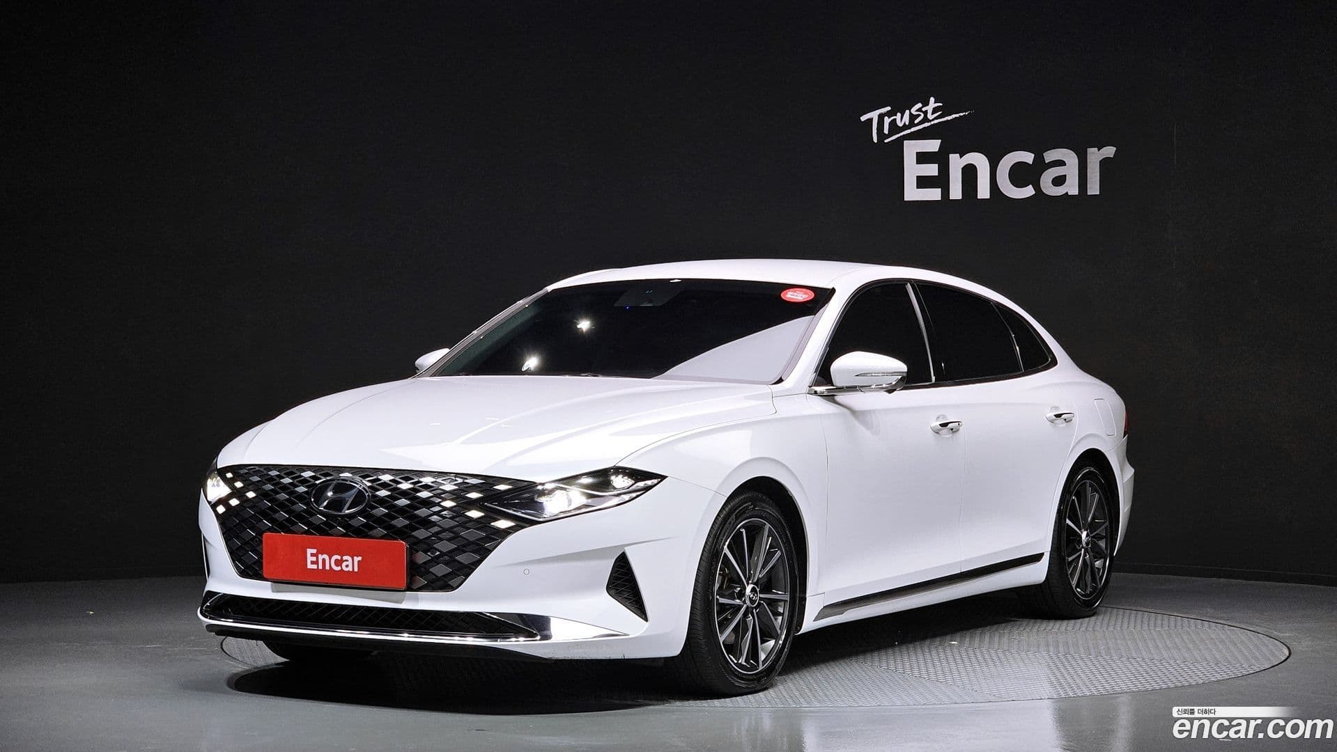 Main__Slider__Photo:Grandeur Hyundai 2021.8-0