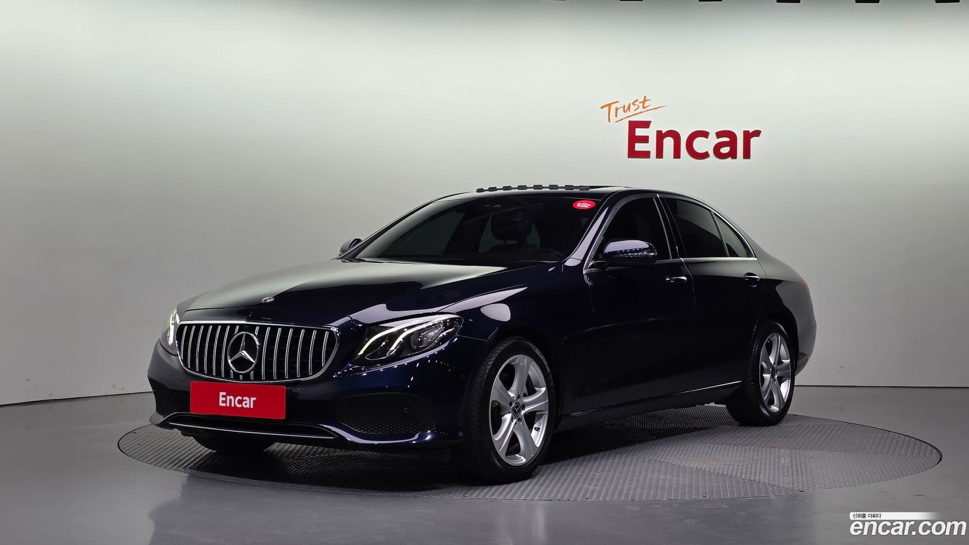 Main__Slider__Photo:E-Class Mercedes-Benz 2018.2-0