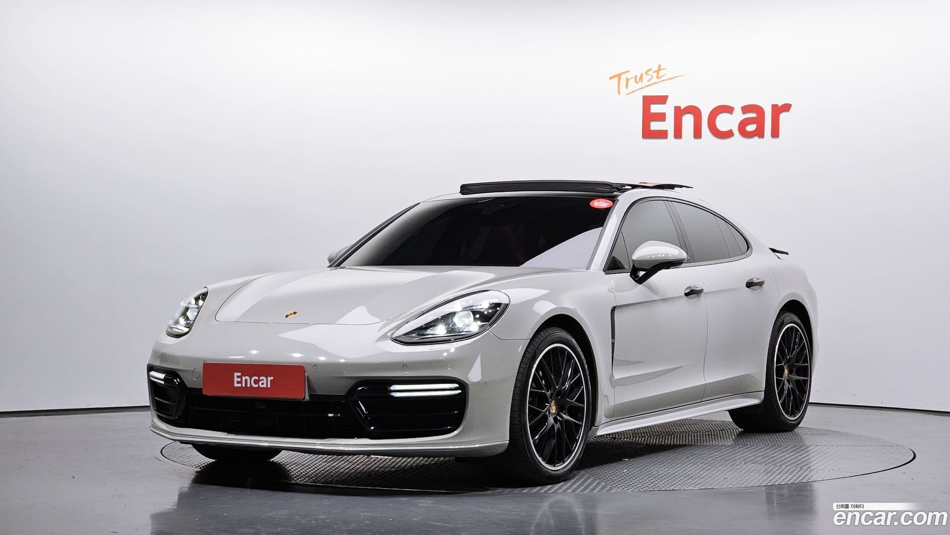 Main__Slider__Photo:Panamera Porsche 2018.0-0
