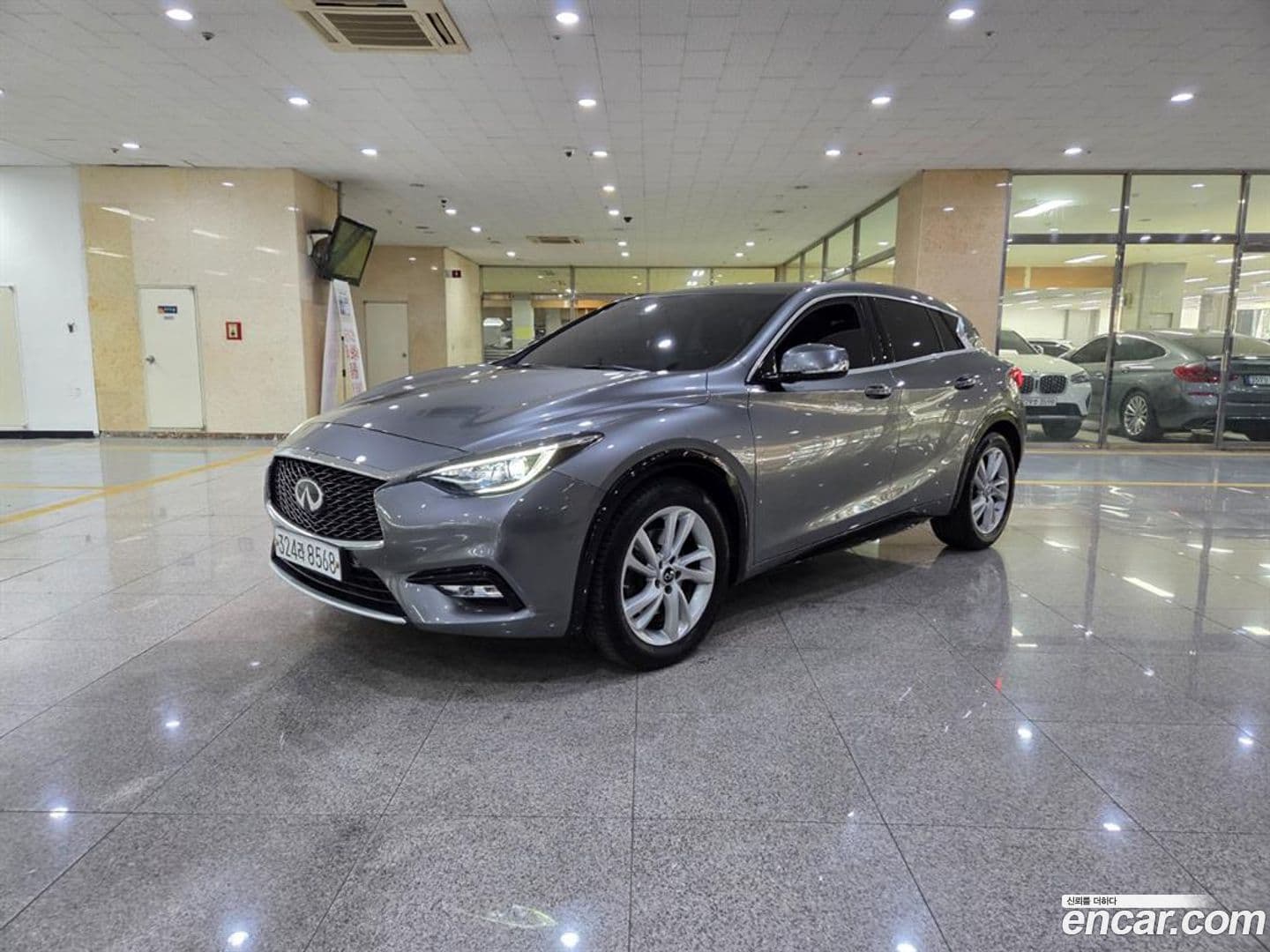 Main__Slider__Photo:Q30 Infiniti 2019.10-0