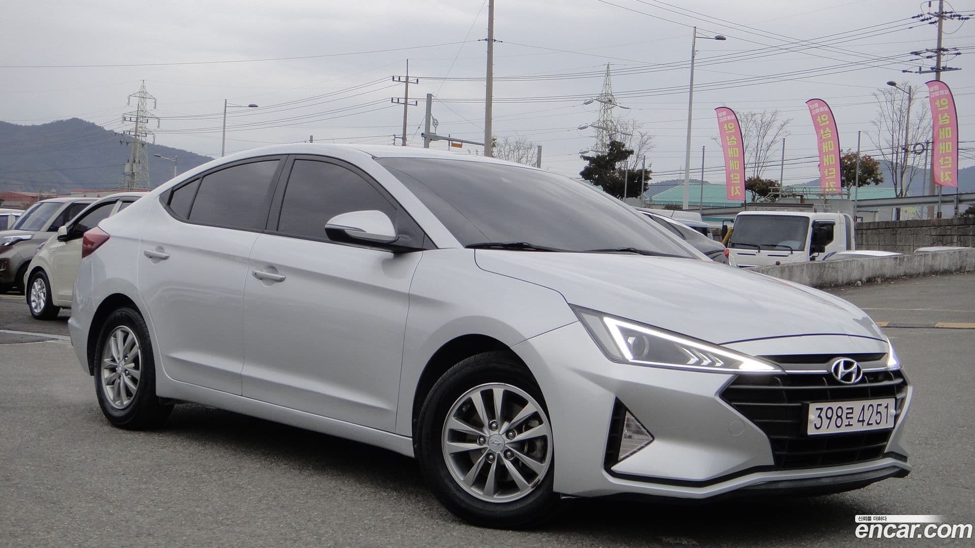 Main__Slider__Photo:AVANTE Hyundai 2019.4-0
