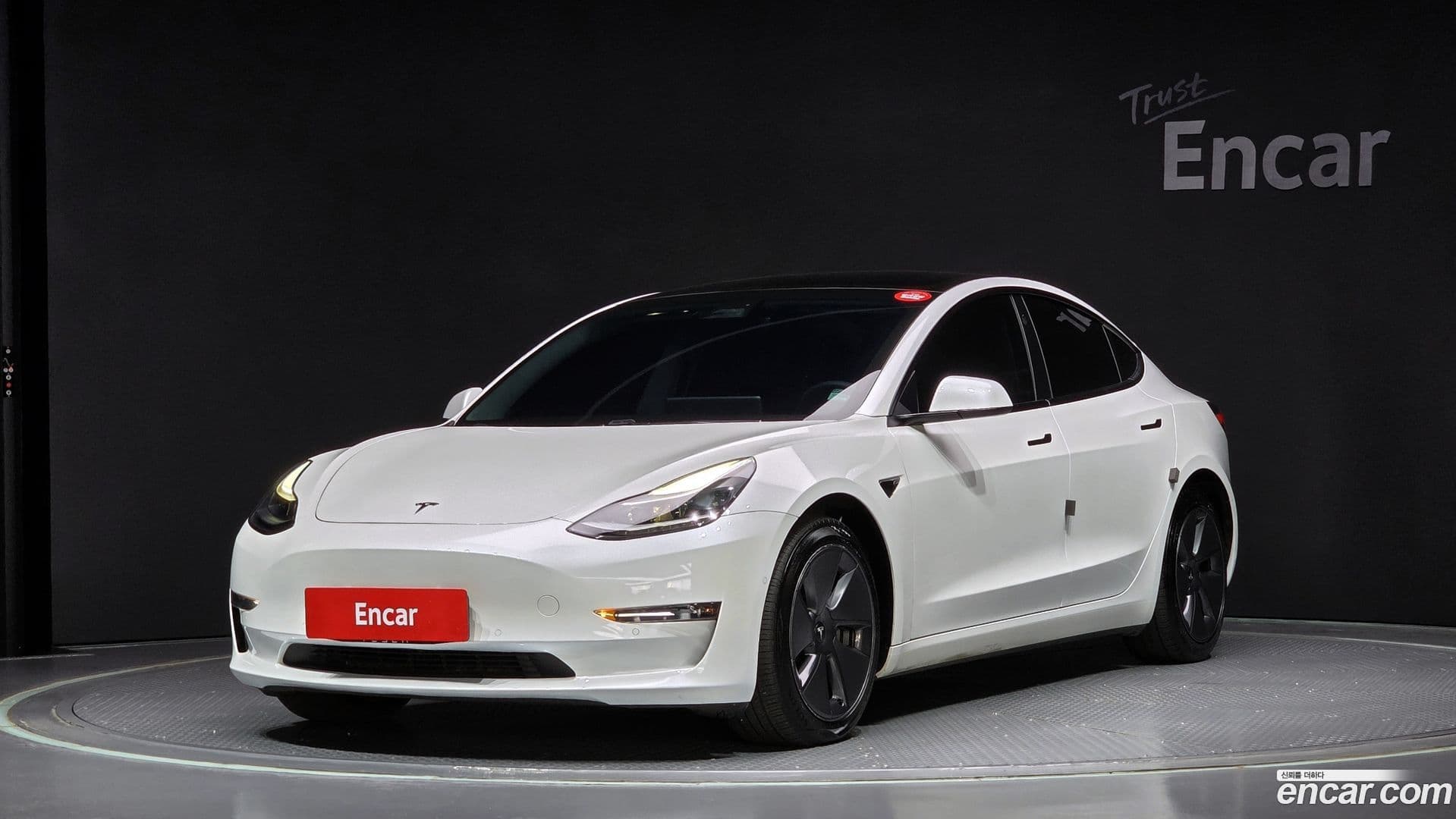 Main__Slider__Photo:Model 3 Tesla 2021.8-0