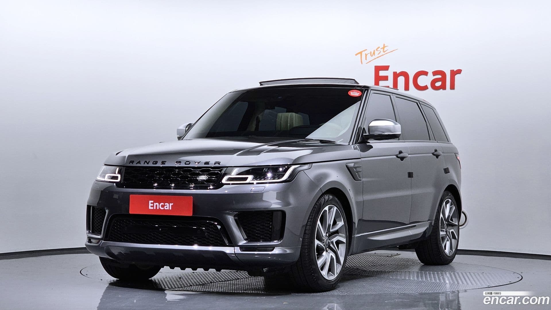 Main__Slider__Photo:Range Rover Sport Land Rover 2018.7-0