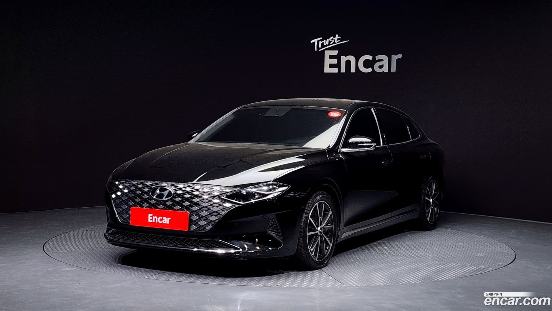 Main__Slider__Photo:Grandeur Hyundai 2021.10-0