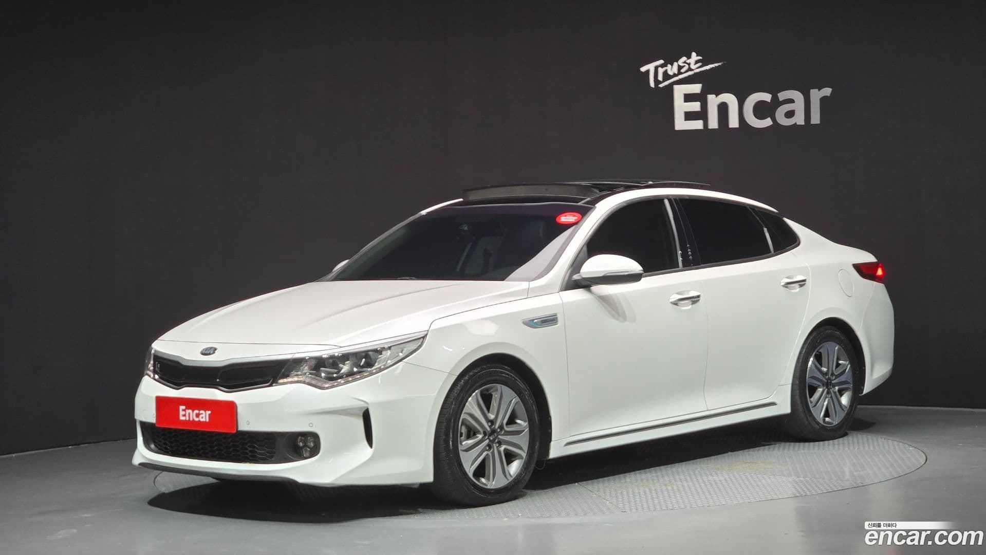 Main__Slider__Photo:K5 Kia 2017.8-0