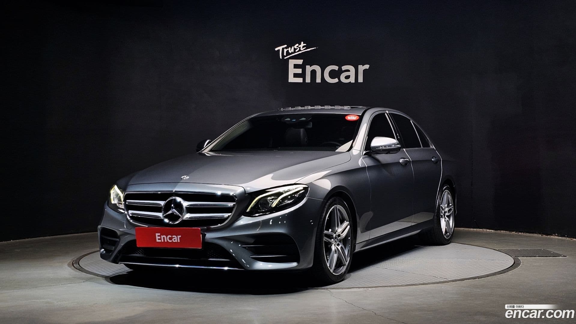 Main__Slider__Photo:E-Class Mercedes-Benz 2019.0-0