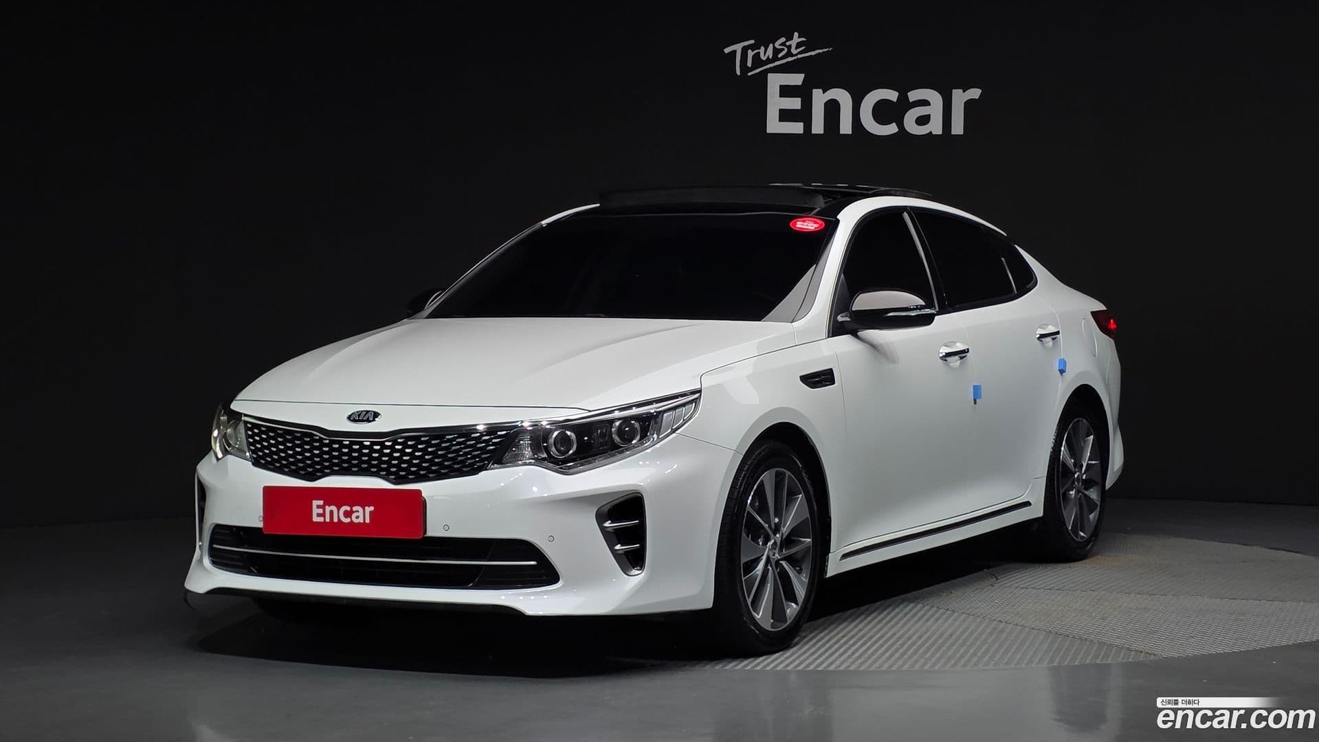 Main__Slider__Photo:K5 Kia 2015.8-0