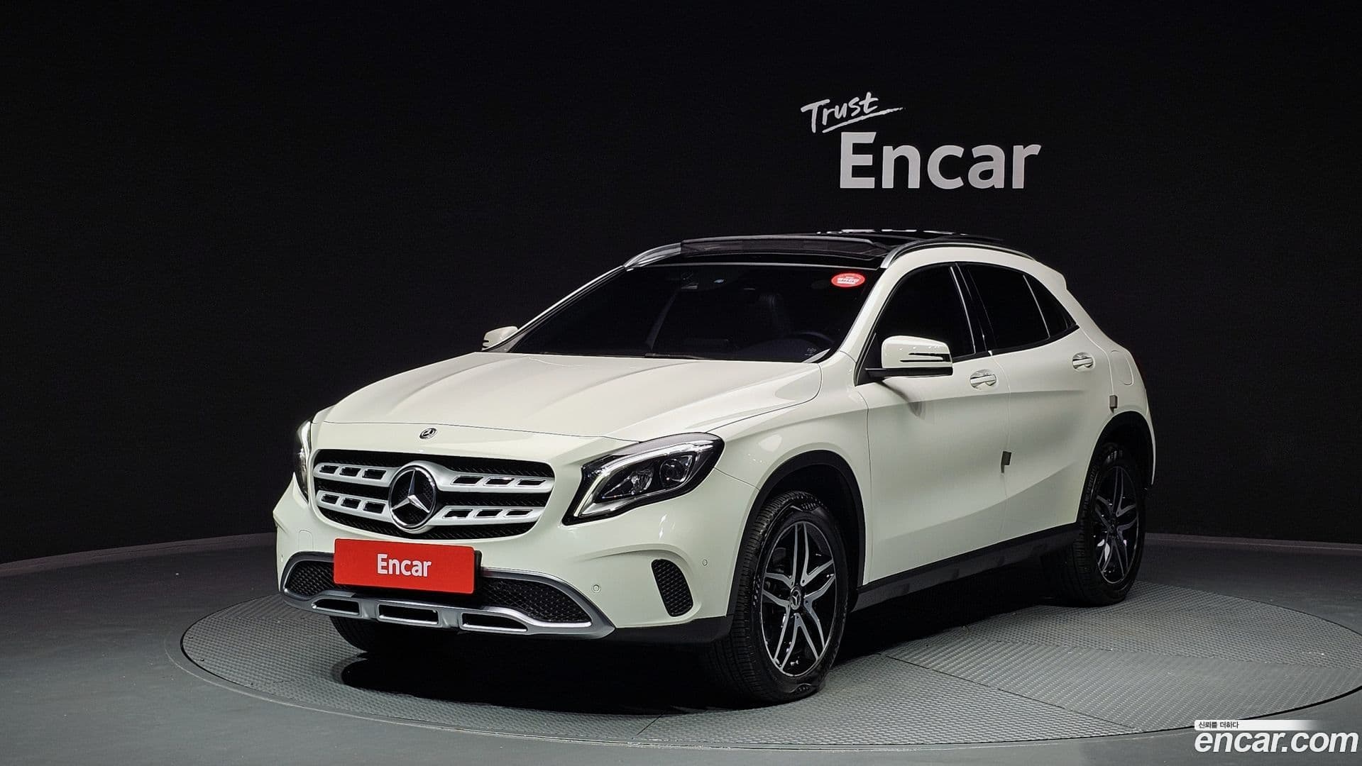 Main__Slider__Photo:GLA-Class Mercedes-Benz 2018.3-0