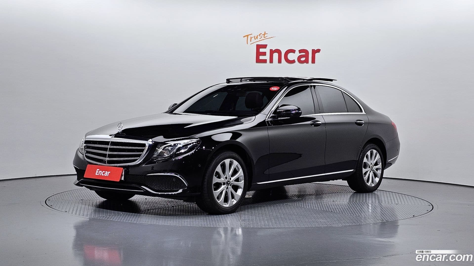 Main__Slider__Photo:E-Class Mercedes-Benz 2019.6-0