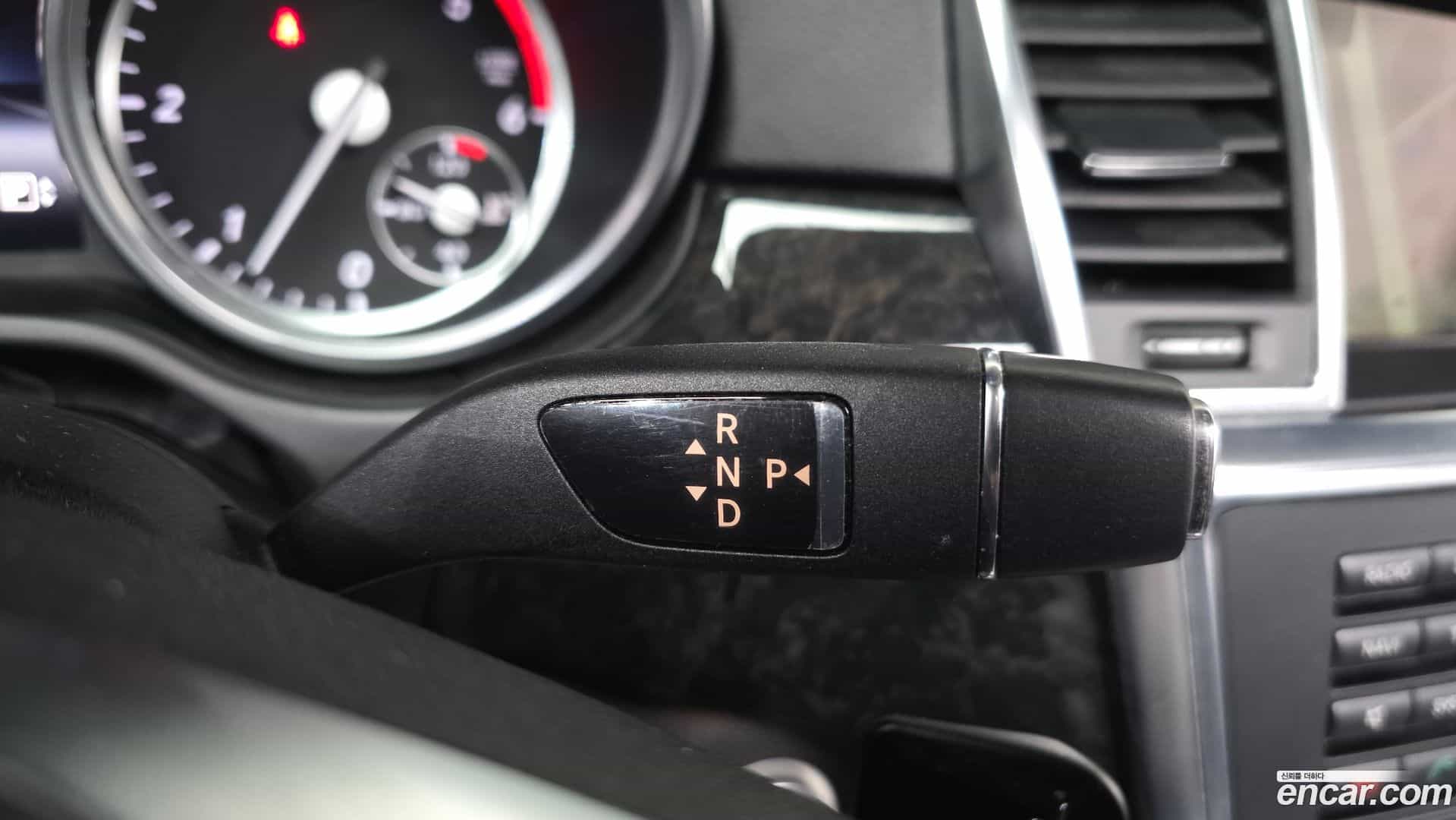 M-class Mercedes-Benz 2014.5-INNER-009