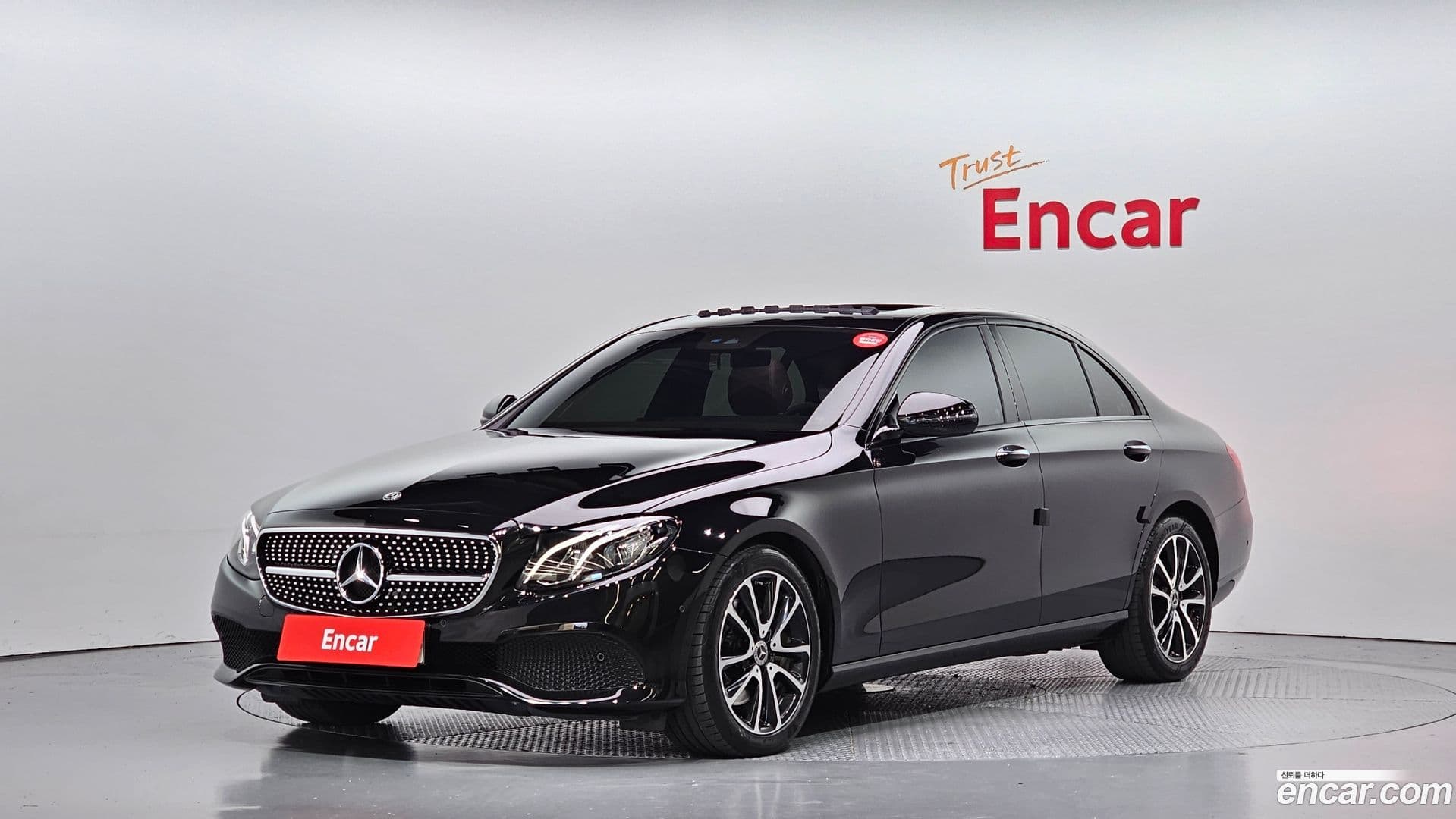 Main__Slider__Photo:E-Class Mercedes-Benz 2020.6-0