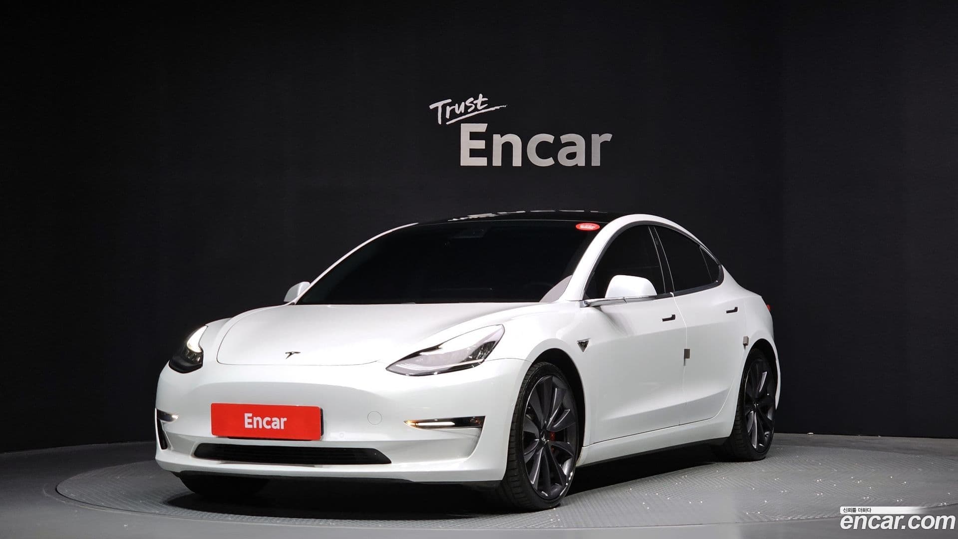 Main__Slider__Photo:Model 3 Tesla 2019.10-0