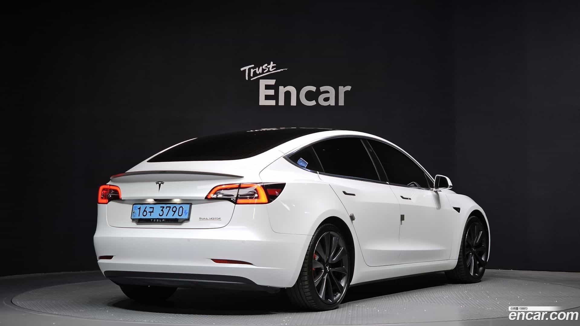 Model 3 Tesla 2019.10-OUTER-2
