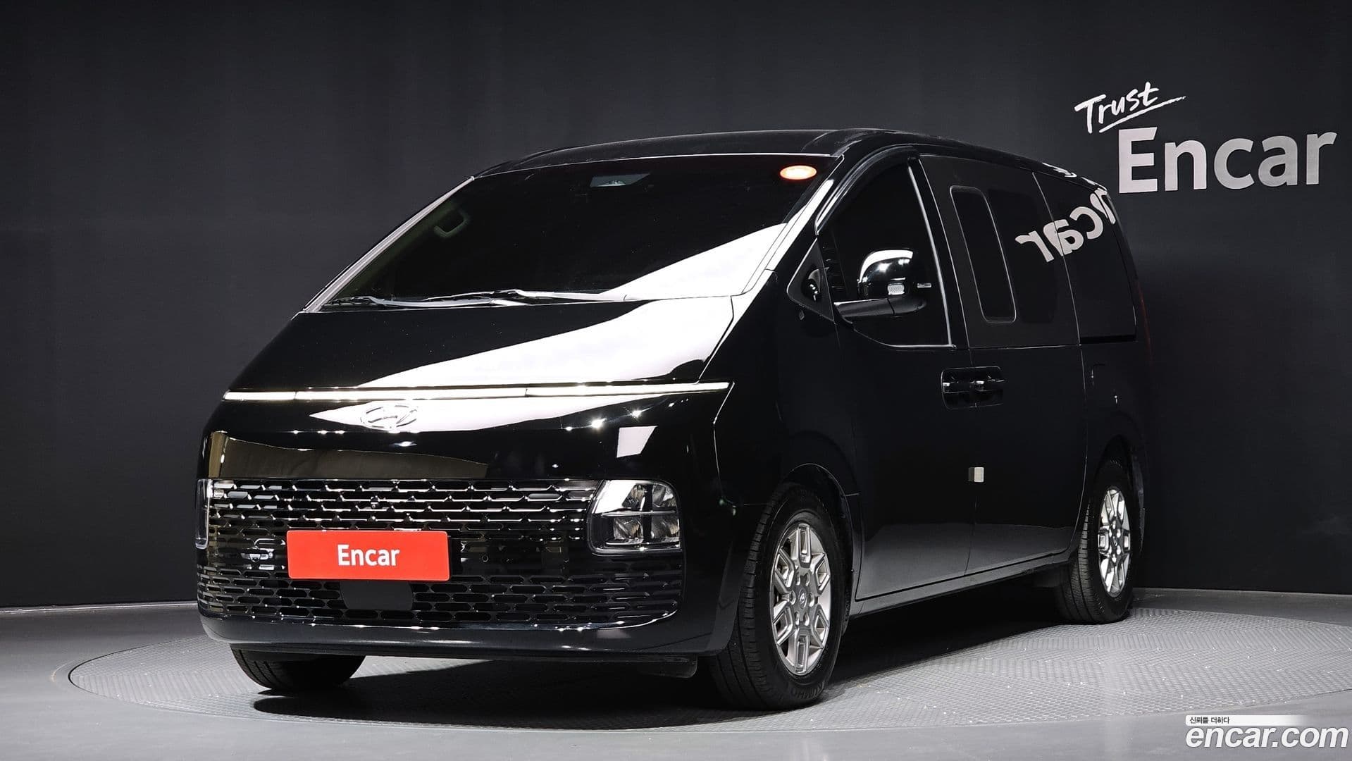 Main__Slider__Photo:Staria Hyundai 2021.9-0