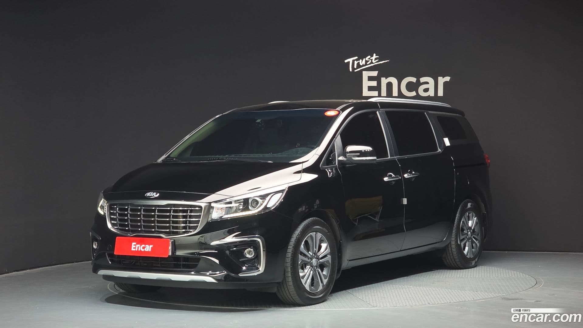 Main__Slider__Photo:Canival Kia 2019.3-0