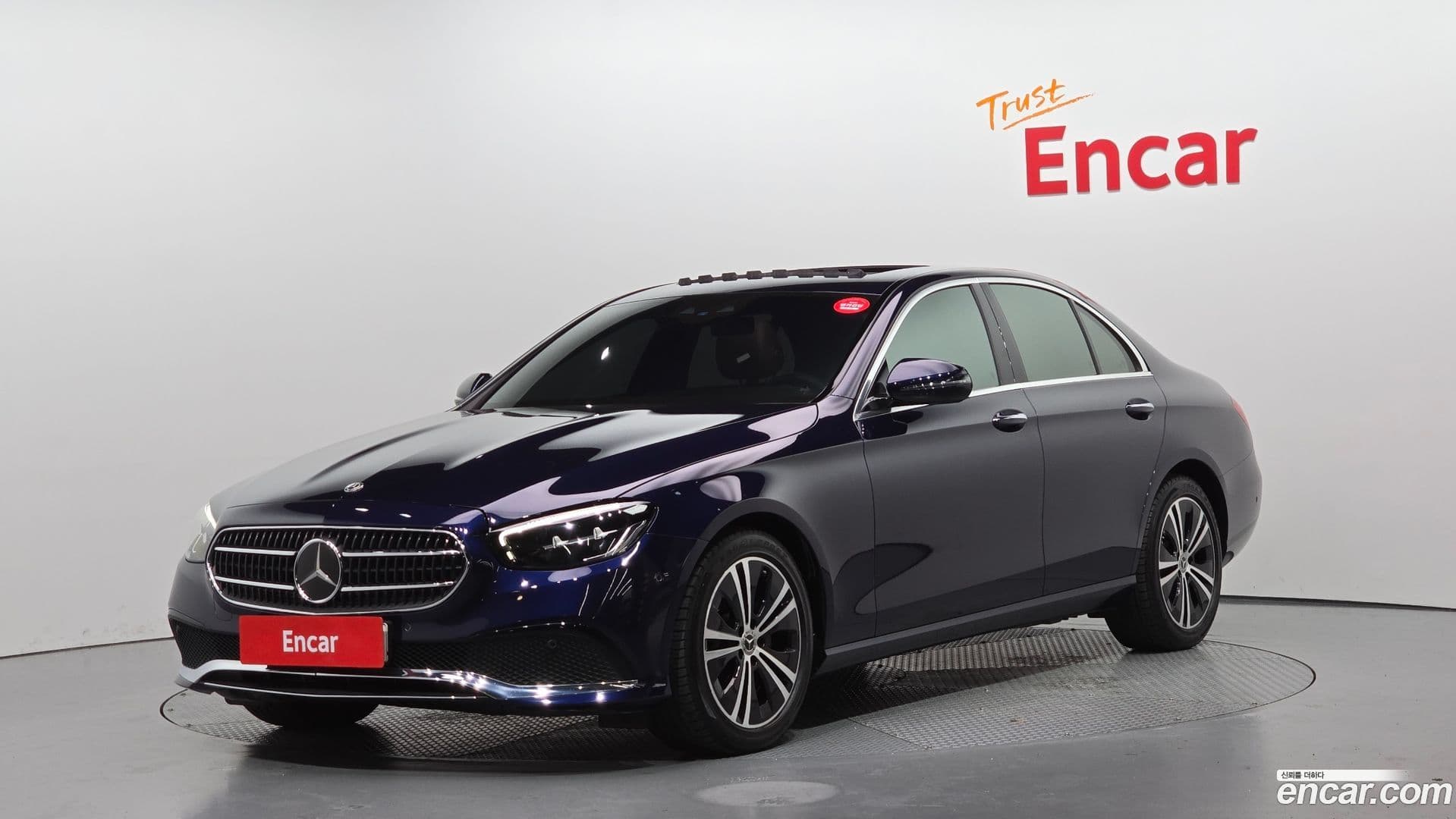 Main__Slider__Photo:E-Class Mercedes-Benz 2020.11-0