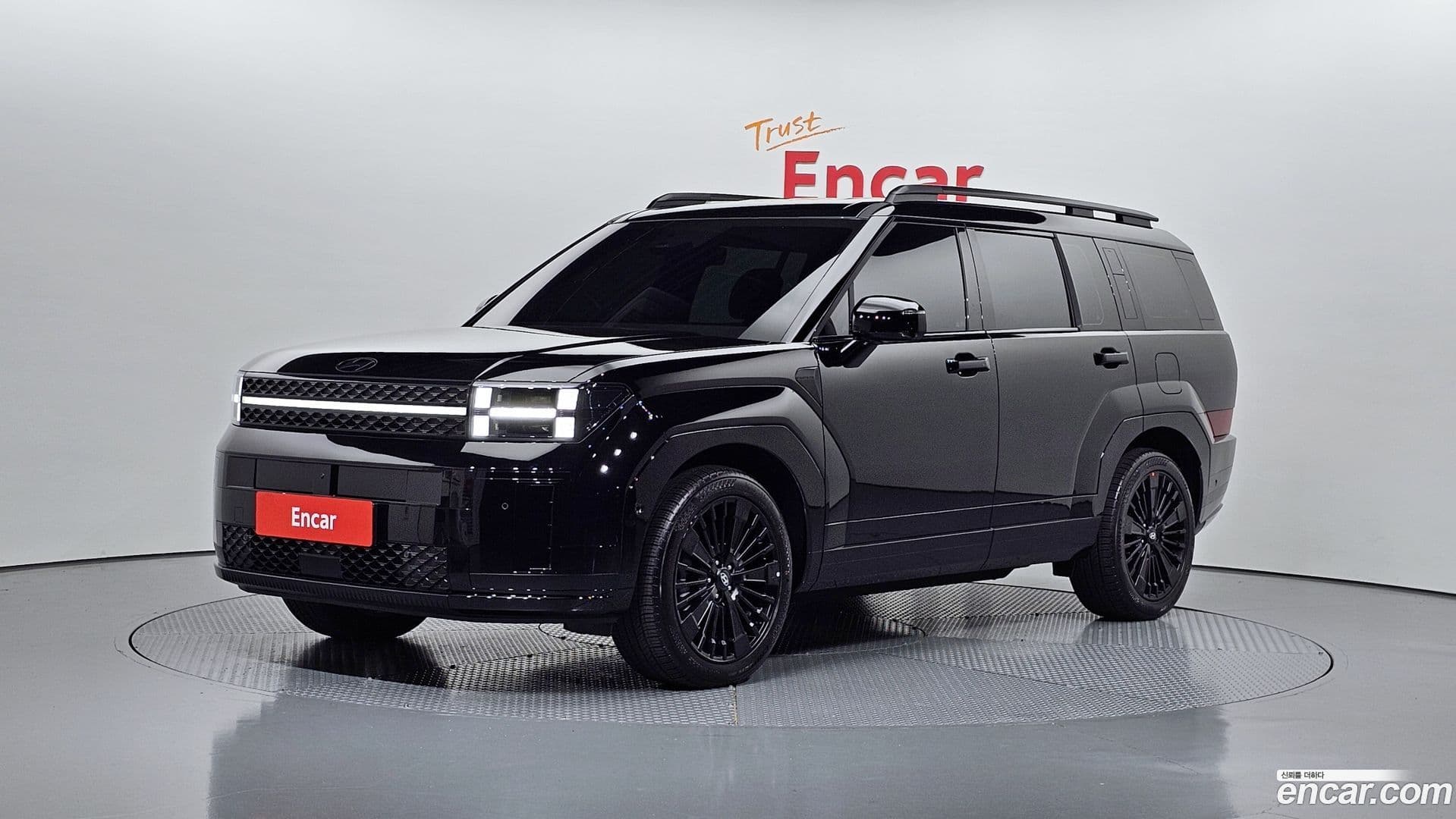 Main__Slider__Photo:Santafe Hyundai 2025.6-0